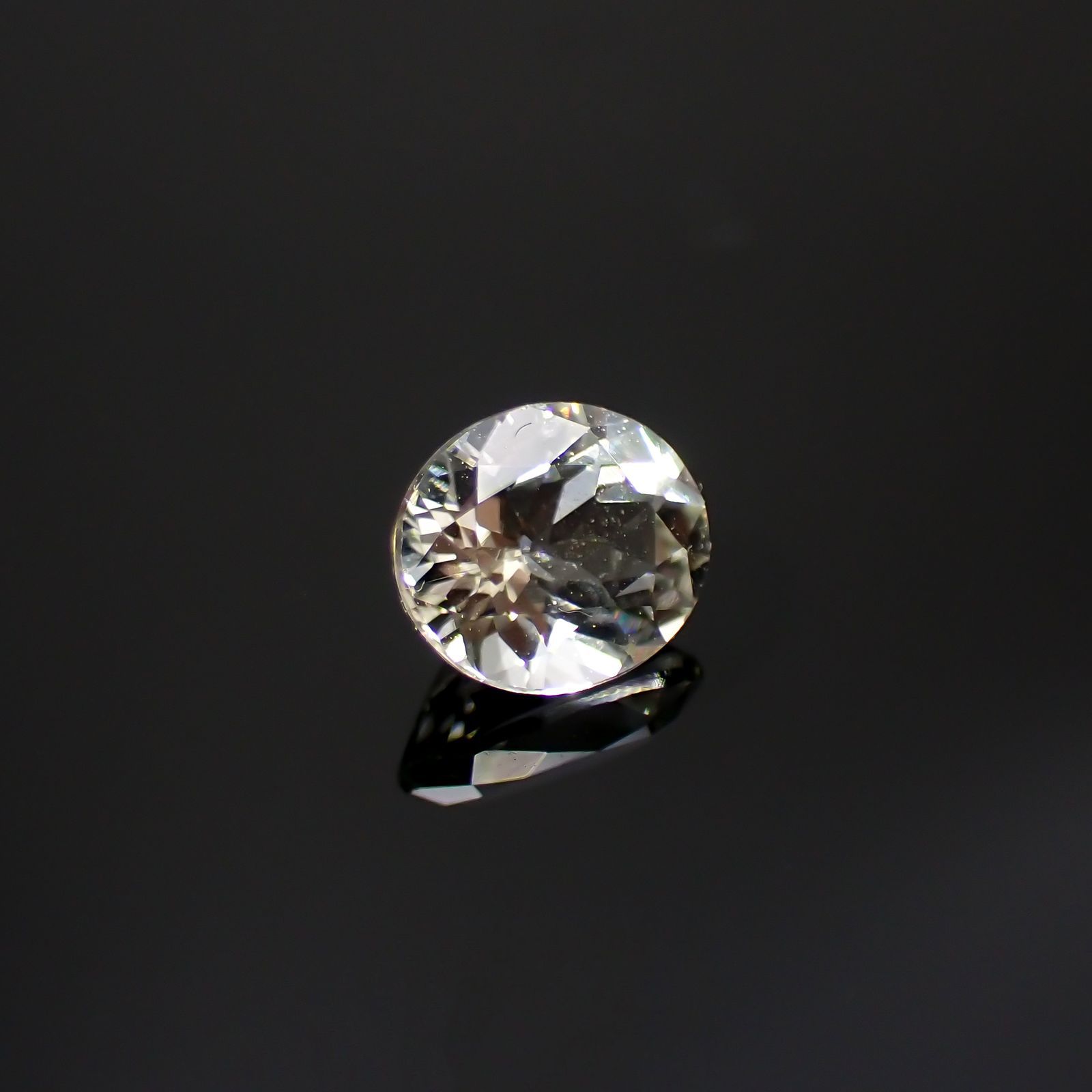 アクロアイト(宝石名トルマリン)ナイジェリア産 0.65ct 識別済[220616254]6.1x5.1mm前後