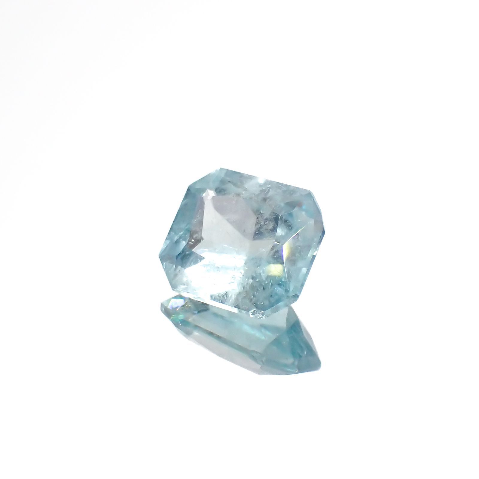 ユークレース(宝石名ブルー・ユークレース)コロンビア産 1.989ct ソ付(彩珠)[221018680]8.6x7.3mm前後