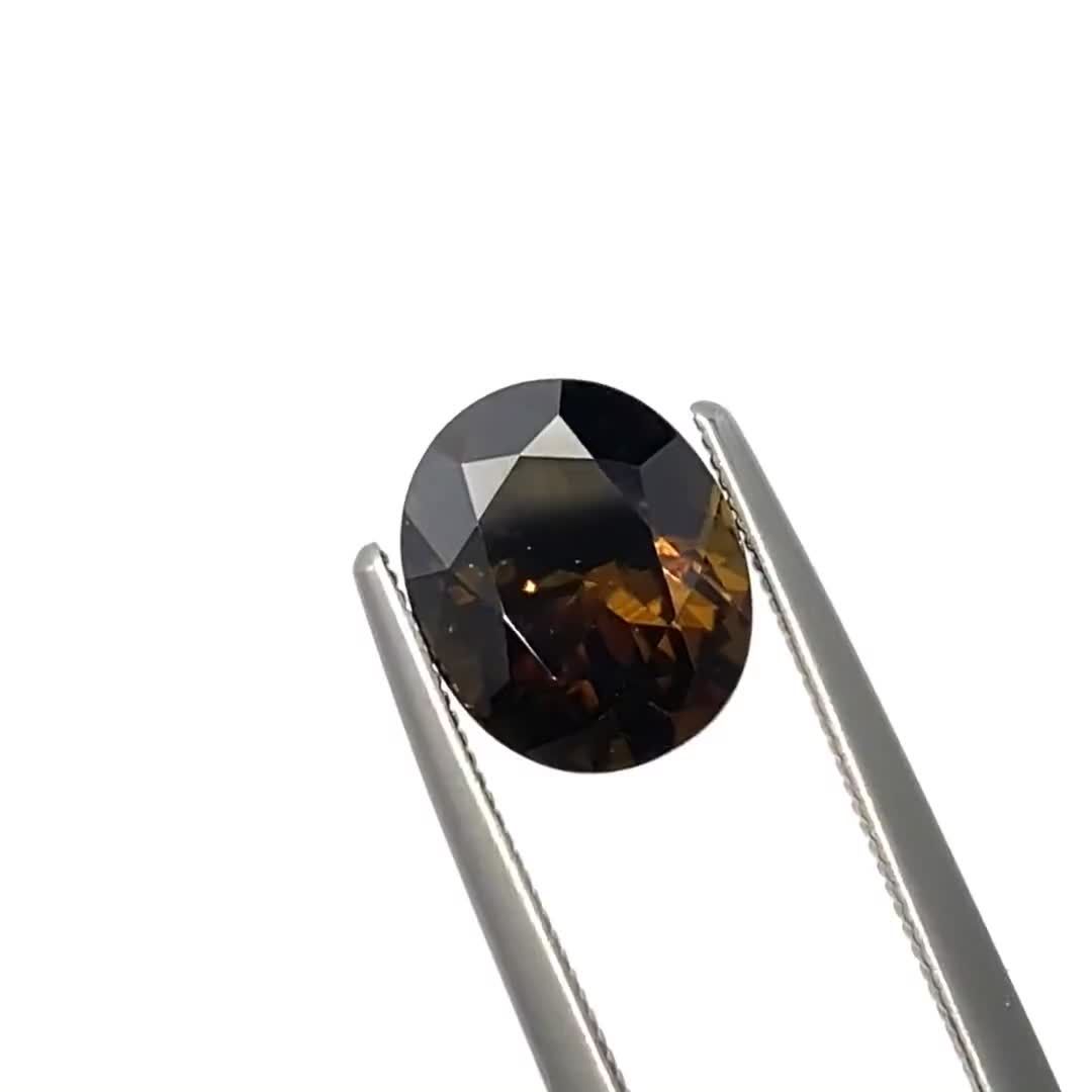 エピドート】シックな美しさ×多彩な表情 | その魅力や特徴を紐解く