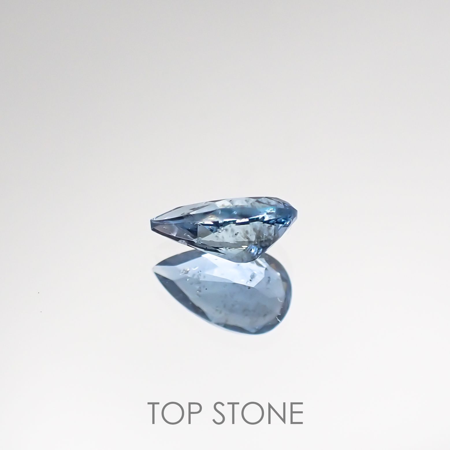 サンタマリアアクアマリン(宝石名アクアマリン) ブラジル産 0.18ct 識別済[210711416]5.2×3.1mm前後