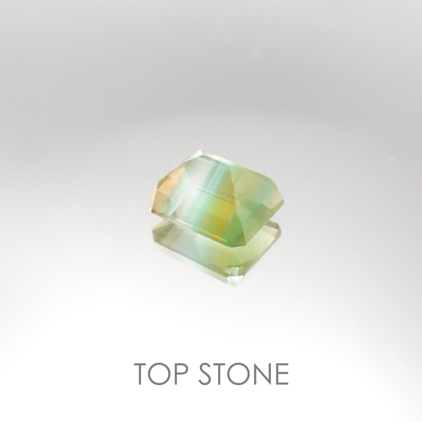 バイカラーフローライト ブラジル産 ルース 5.76ct[20095597]11.1×9mm前後