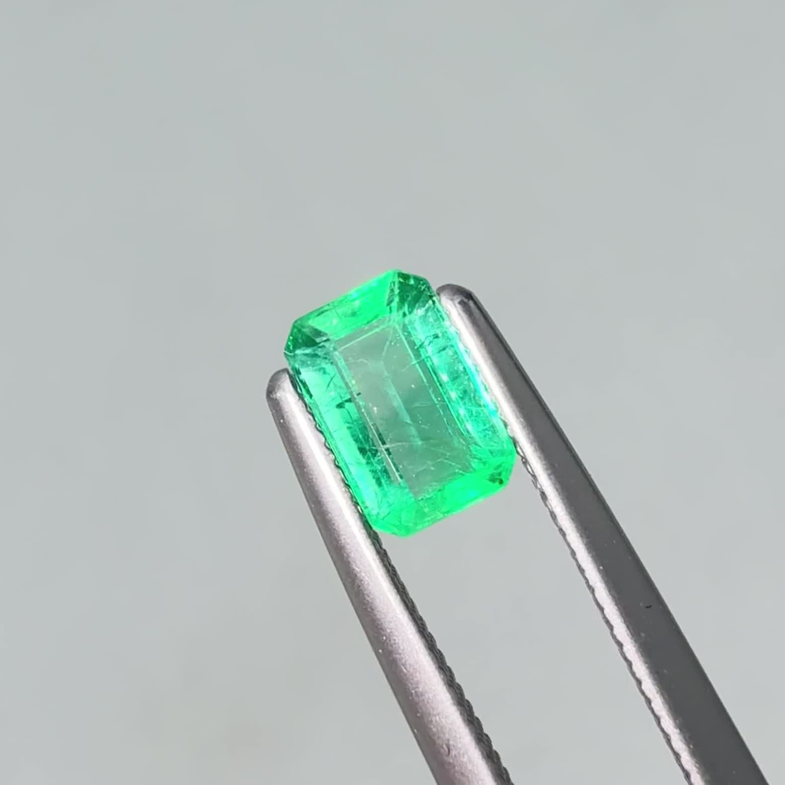 エメラルド ザンビア産 0.53ct [250430228]6x3.9mm前後 | TOP STONE