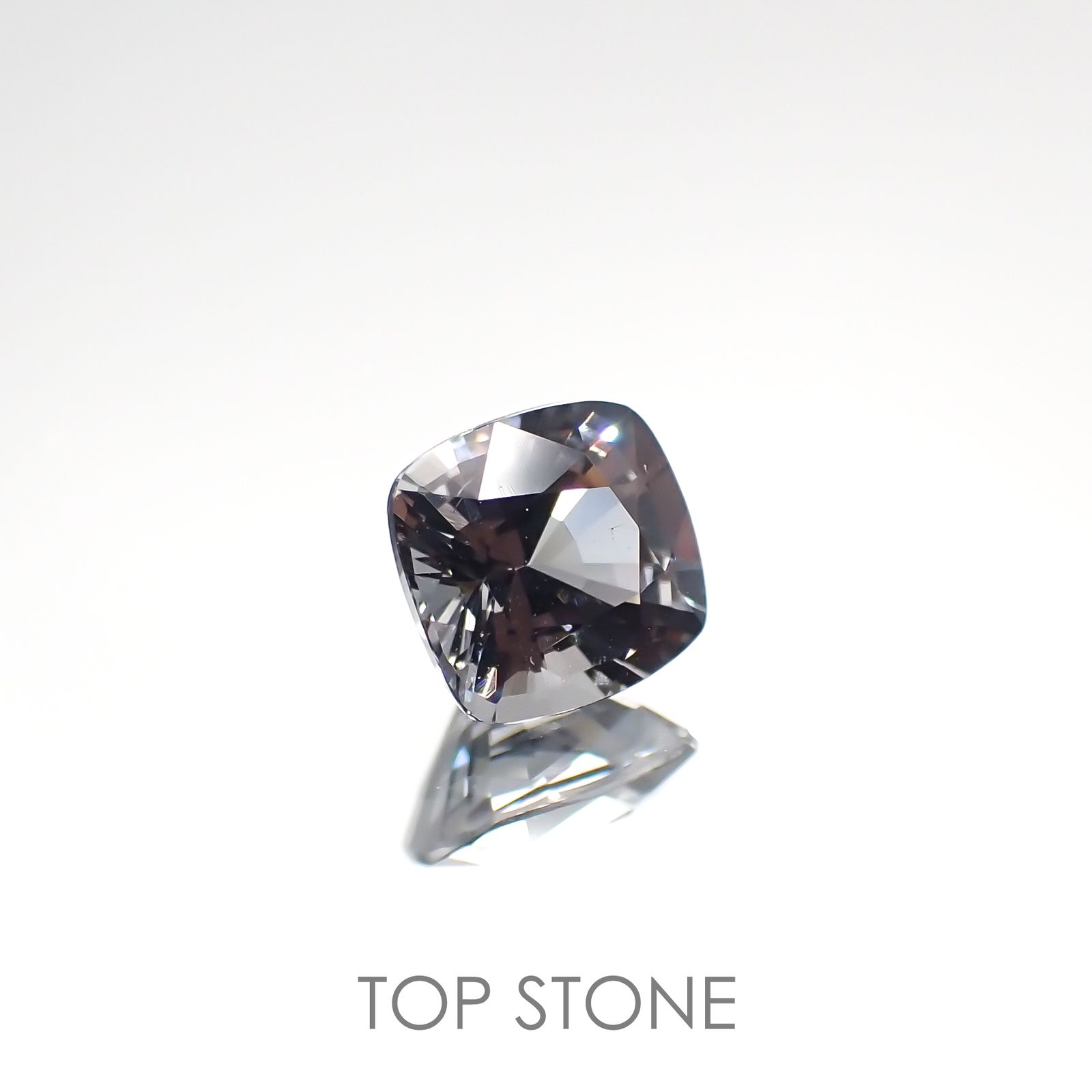 プラチナスピネル ビルマ産 ルース 0.86ct[210812843]5.5×5.2mm前後