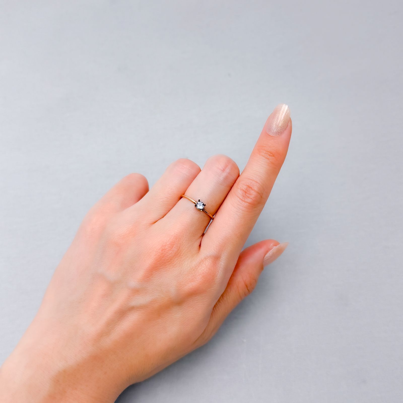 ベキリーブルーガーネット（カラーチェンジガーネット アレキタイプ） マダガスカル・ベキリー産 0.23ct [241229618]3.7x3.6mm前後