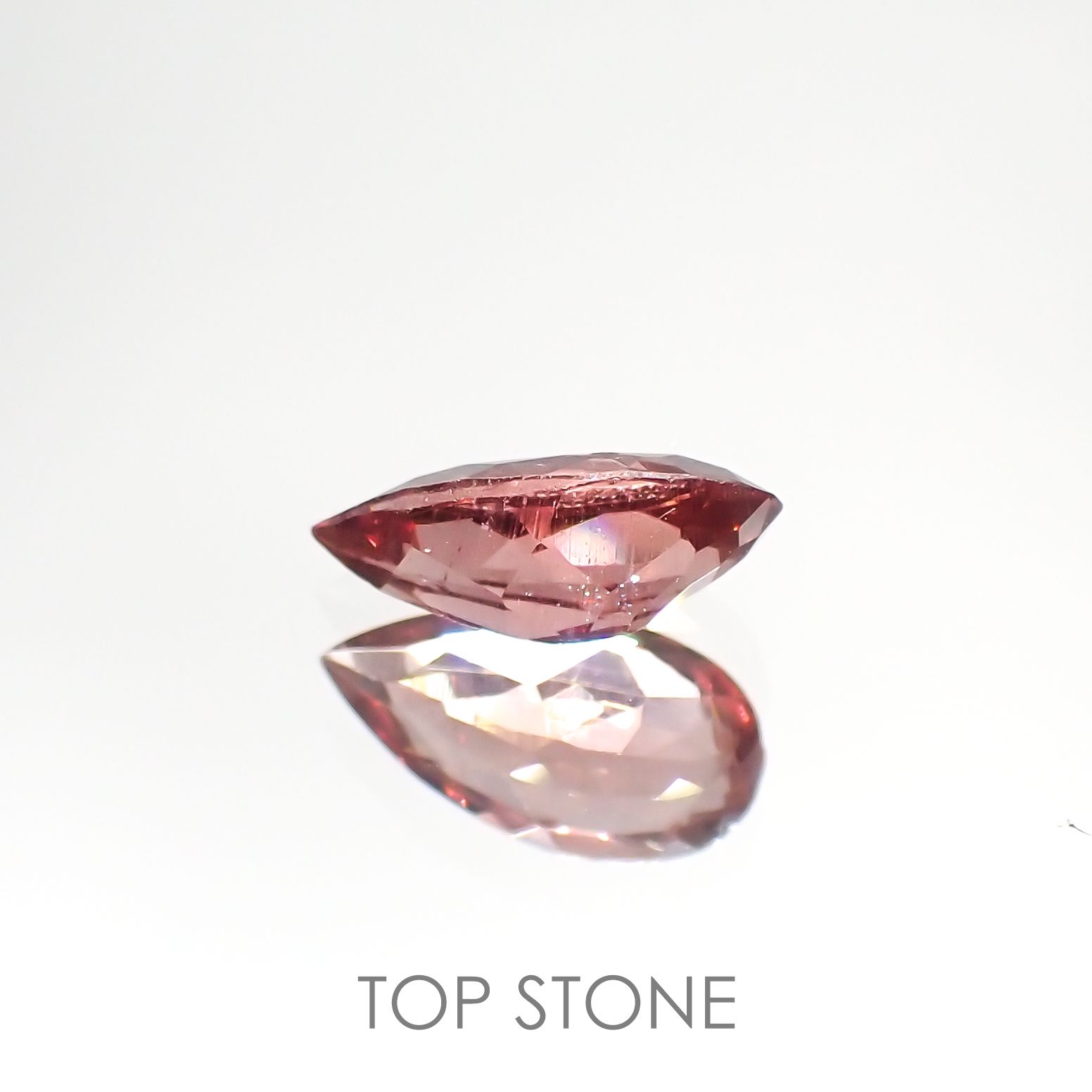 ピンクアパタイト(宝石名アパタイト) ブラジル産 0.98ct 識別済[210912466]9.3×4.9mm前後