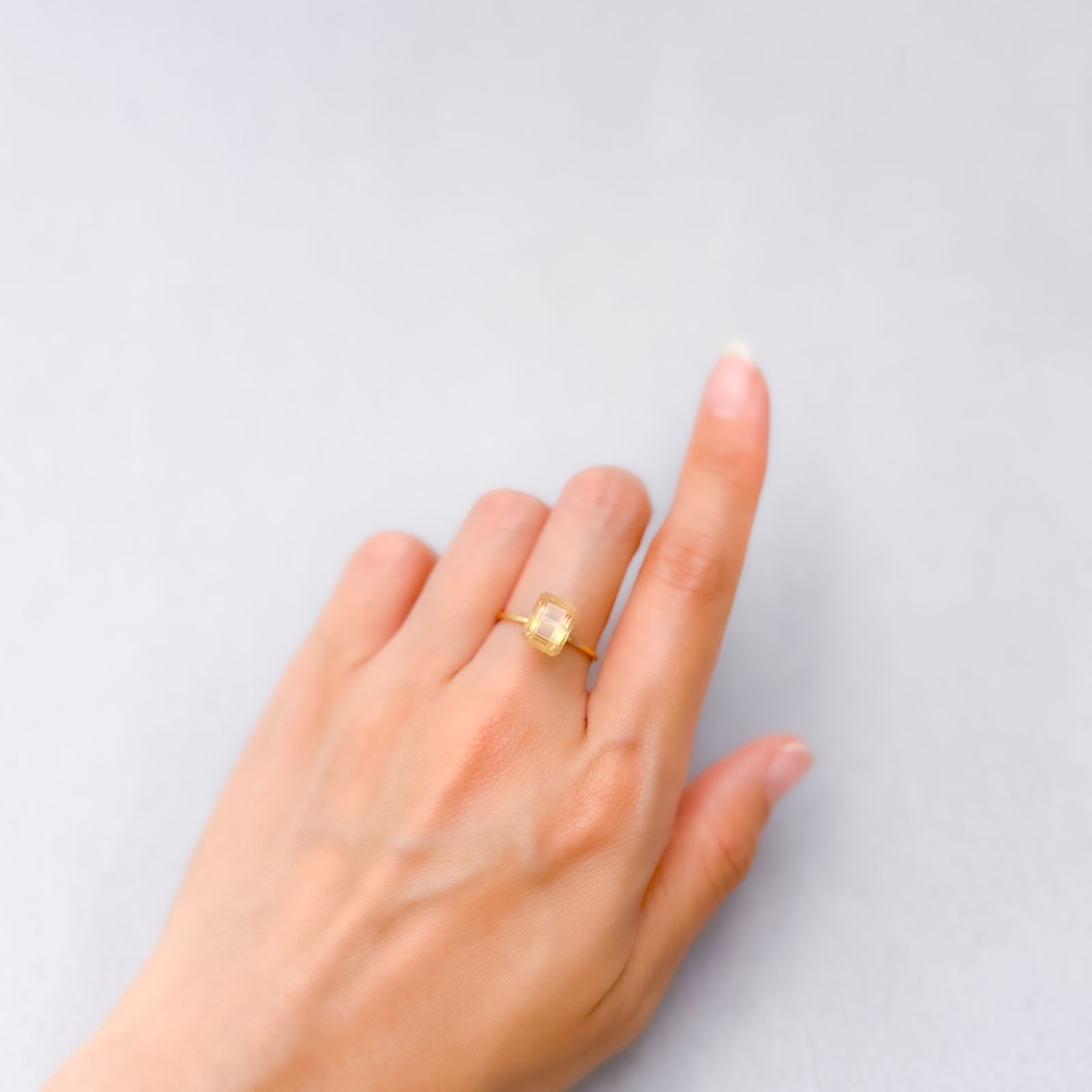 パーティカラーフローライト フルオレッセンス ブラジル産 3.53ct [250430248]8.8x6.9mm前後