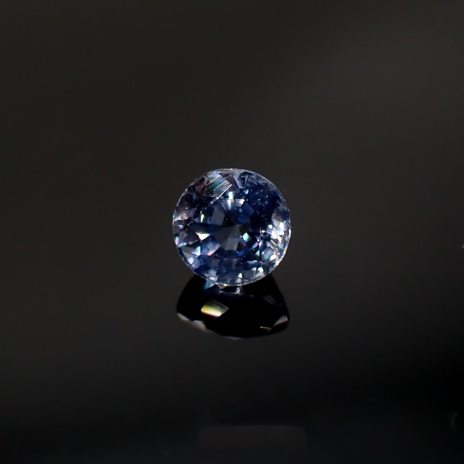 アイスブルーサファイア(宝石名サファイア)スリランカ/マダガスカル産 0.45ct 識別済[220515978]4.2x4.1mm前後