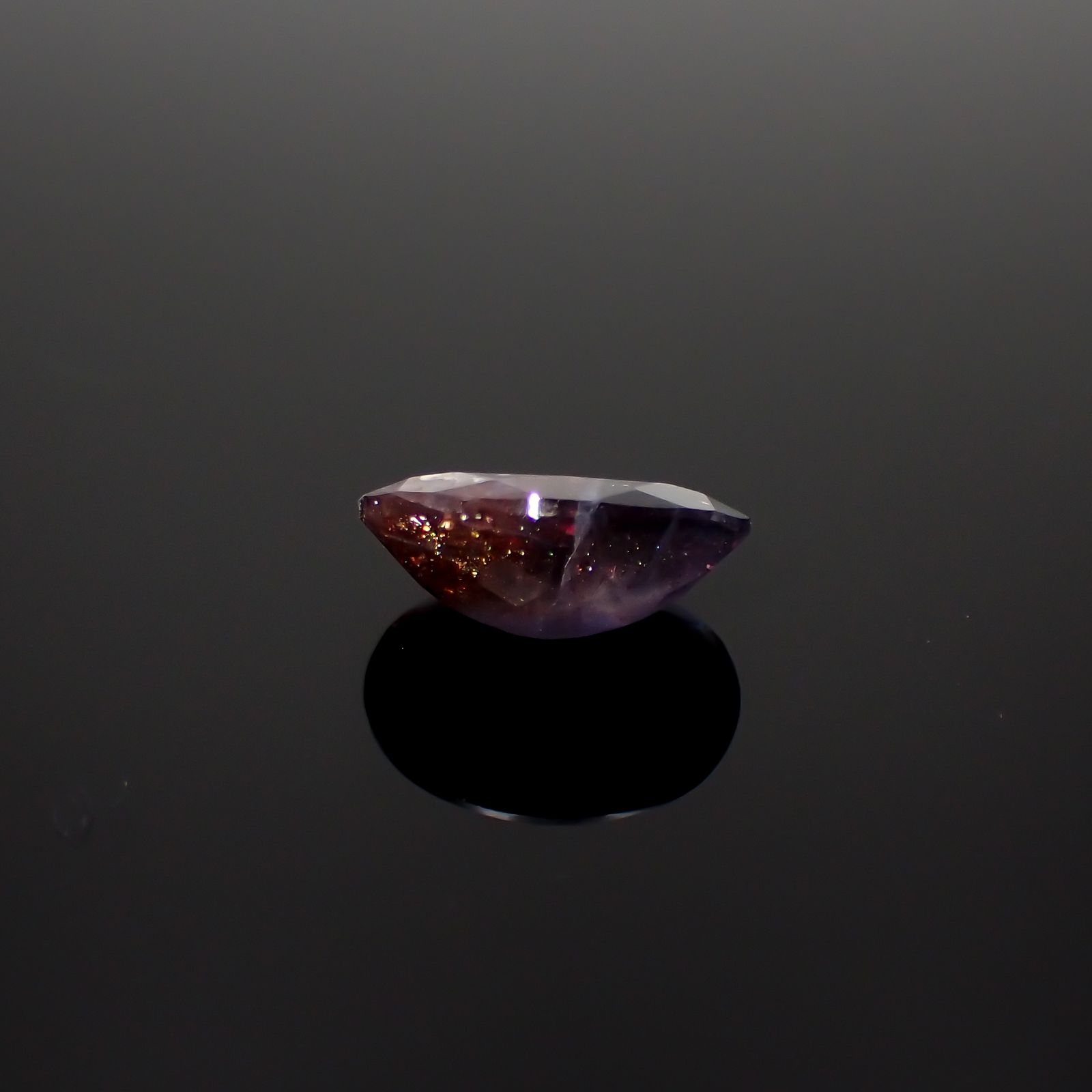 ブラッドショットアイオライト インド産 5.26ct[230321202]14.7x11.1mm前後