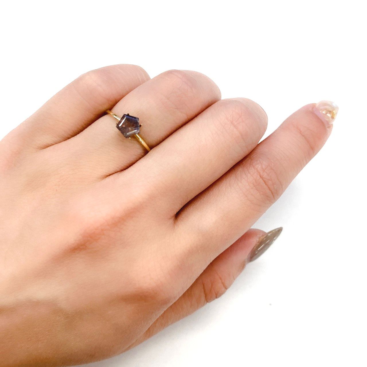 ◇ペンタゴンカット◇ブラッドショットアイオライトSA(宝石名アベンチュリン・アイオライト) インド産 0.68ct 識別済[210610986]6.2×6mm前後