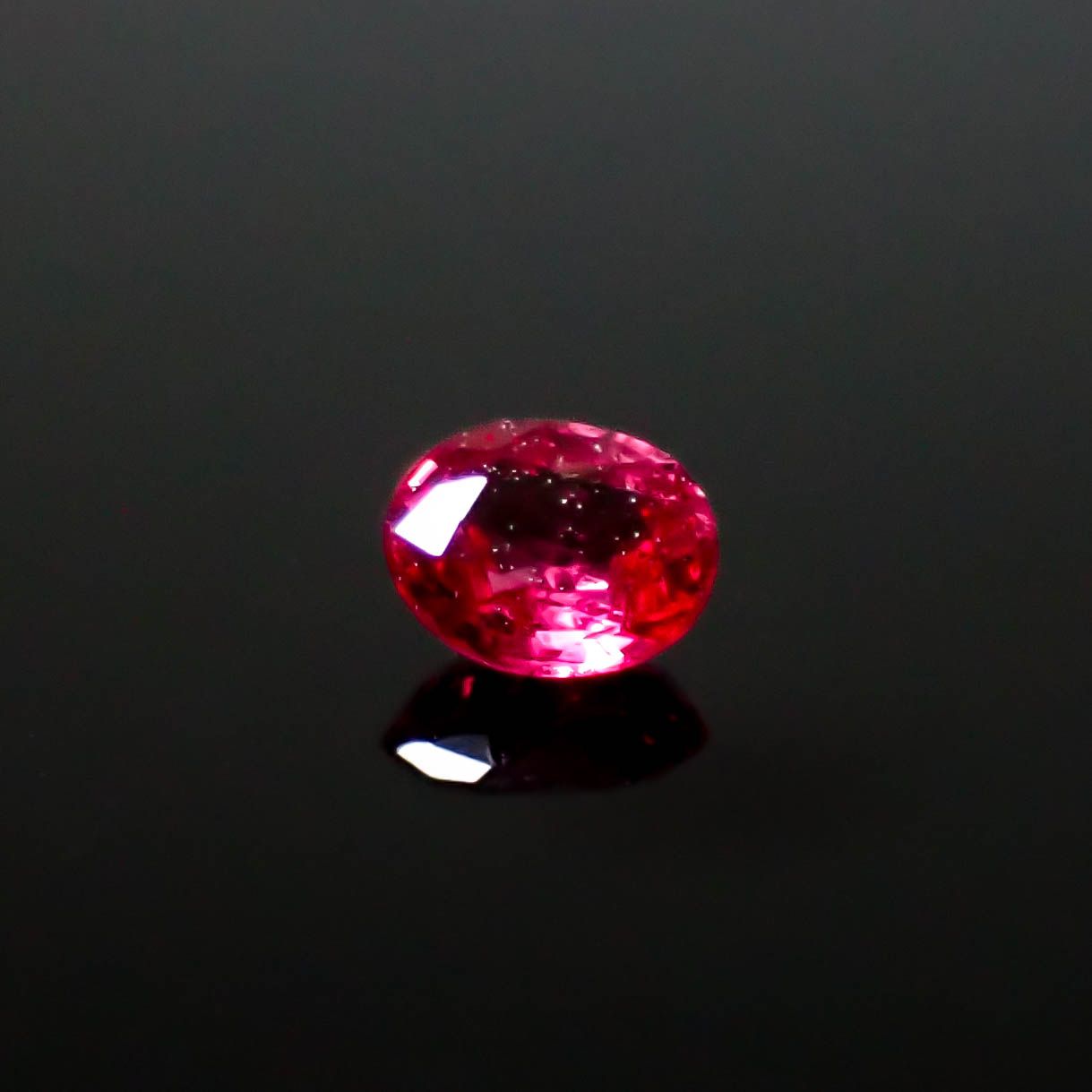 ルビー ビルマ/モザンビーク産 0.10ct [250630509]3x2.5mm前後