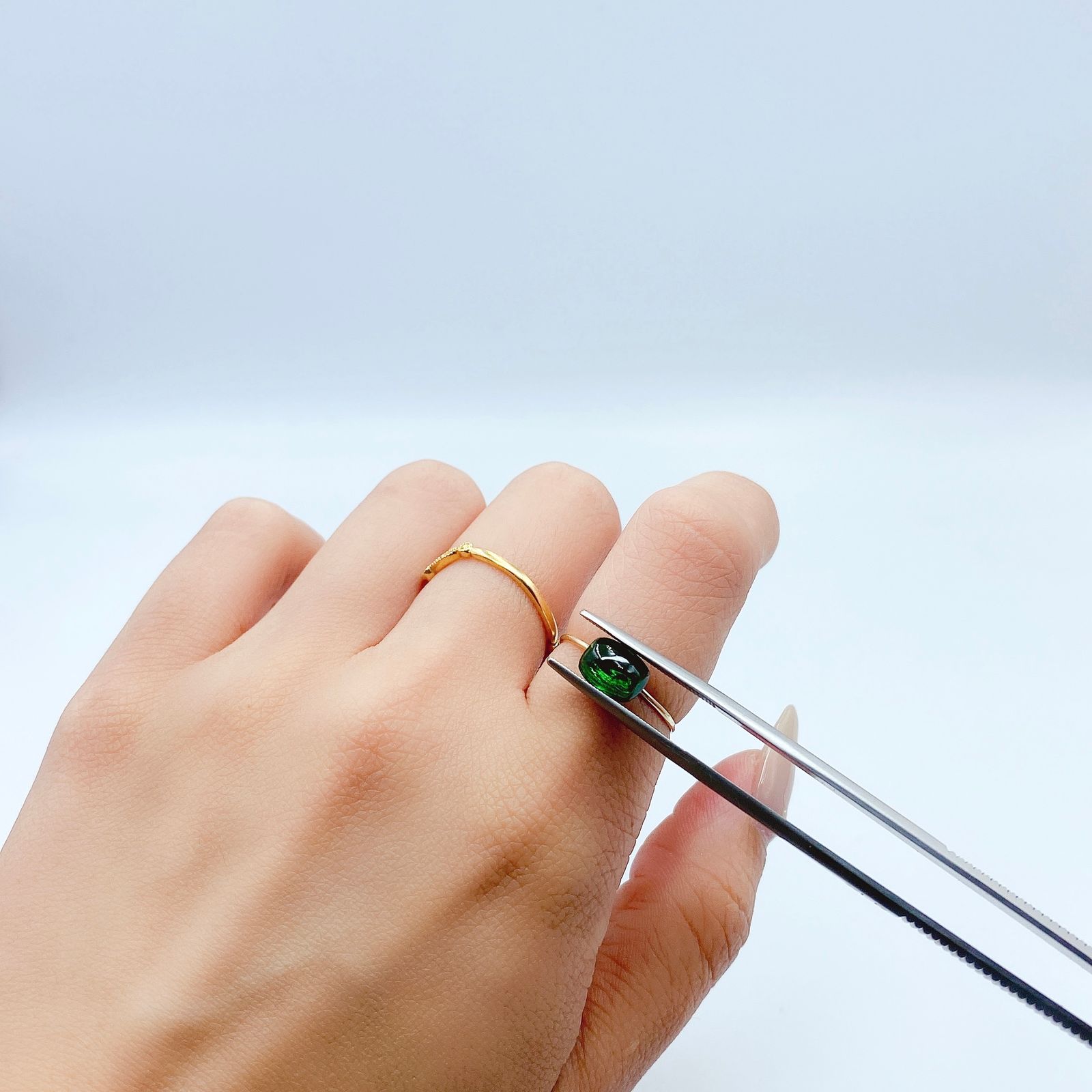ツァボライト(宝石名グリーン グロッシュラー・ガーネット)タンザニア産 1.46ct 識別済[250717136]8x6mm前後