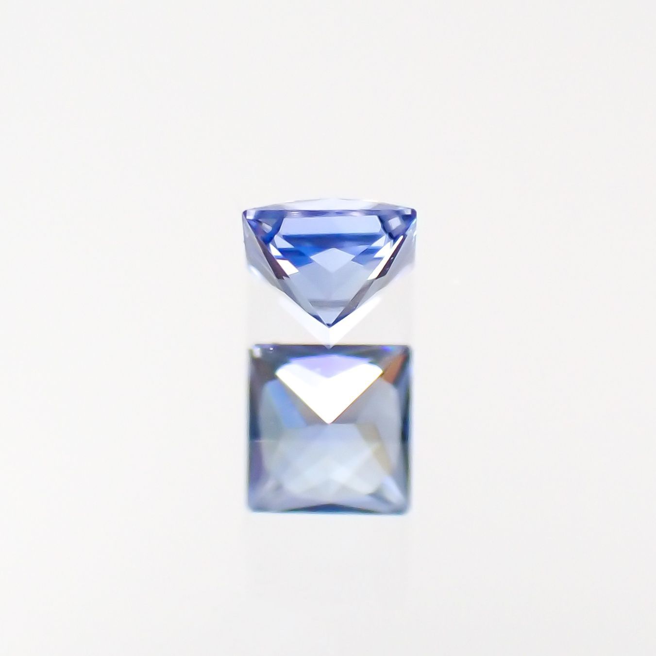 ◇プリンセスカット◇ベニトアイト アメリカ・カリフォルニア州産 0.040ct[221118979]1.9x1.9mm前後