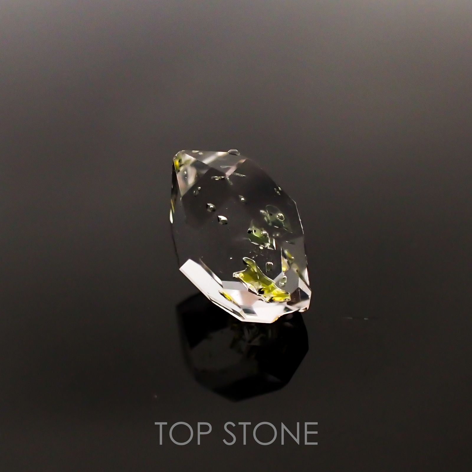 オイルインクォーツ パキスタン産 原石・結晶 3.81ct[210611075]12.2×8.2mm前後