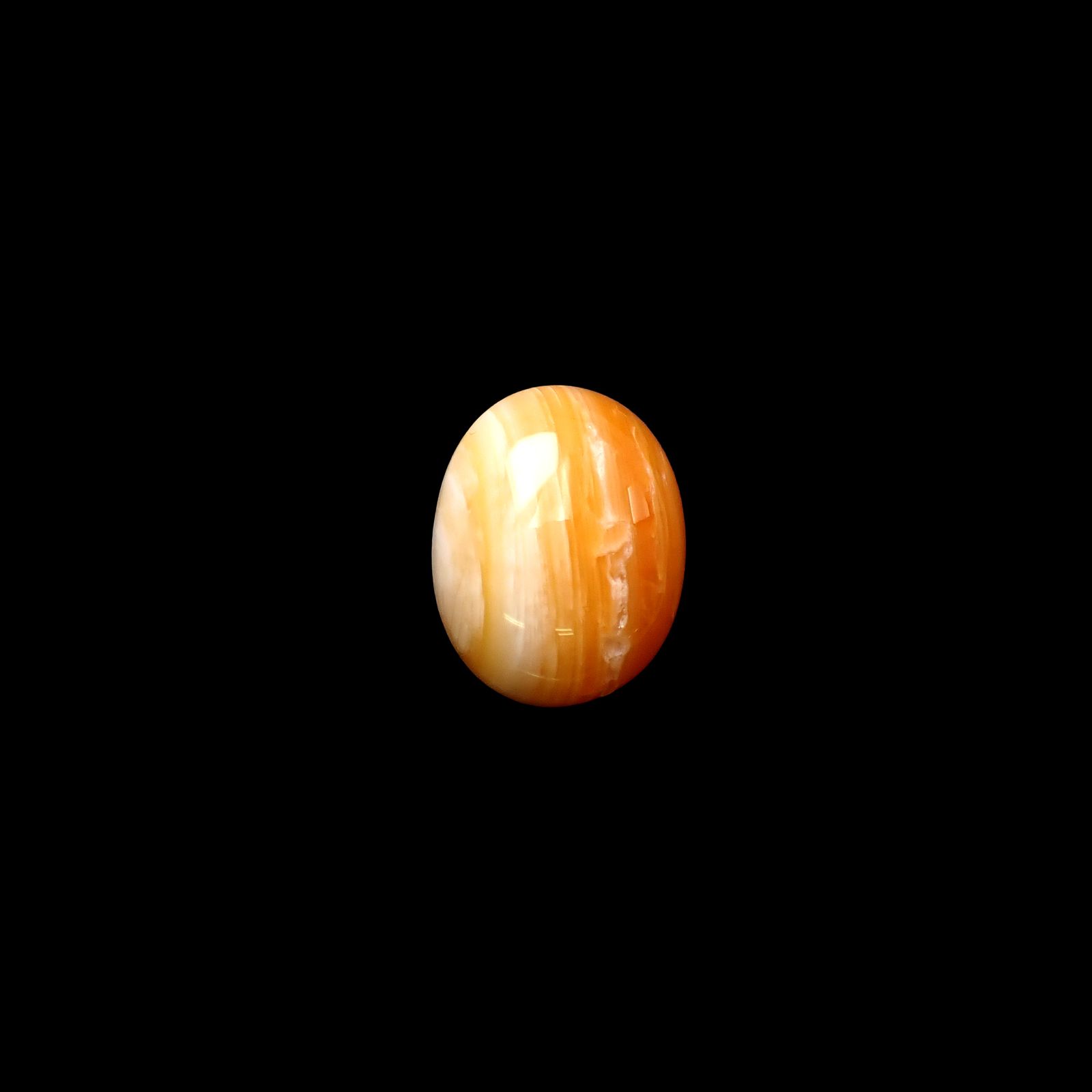 蛍光する新種鉱物・北海道石とは｜発見の物語、希少性、北海道