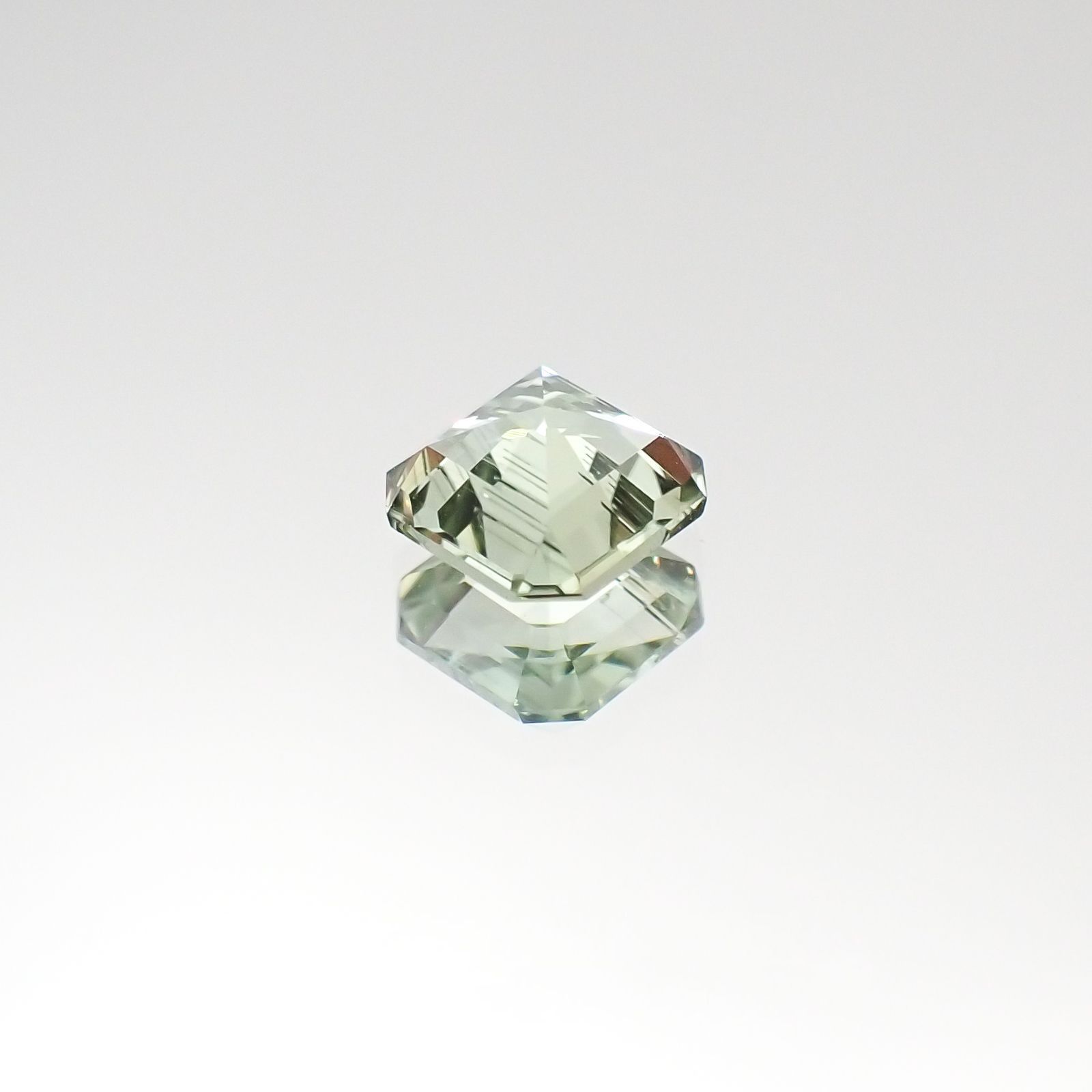グリーントルマリン(宝石名グリーン・トルマリン)ブラジル産 0.54ct 識別済[231023951]5x5mm前後