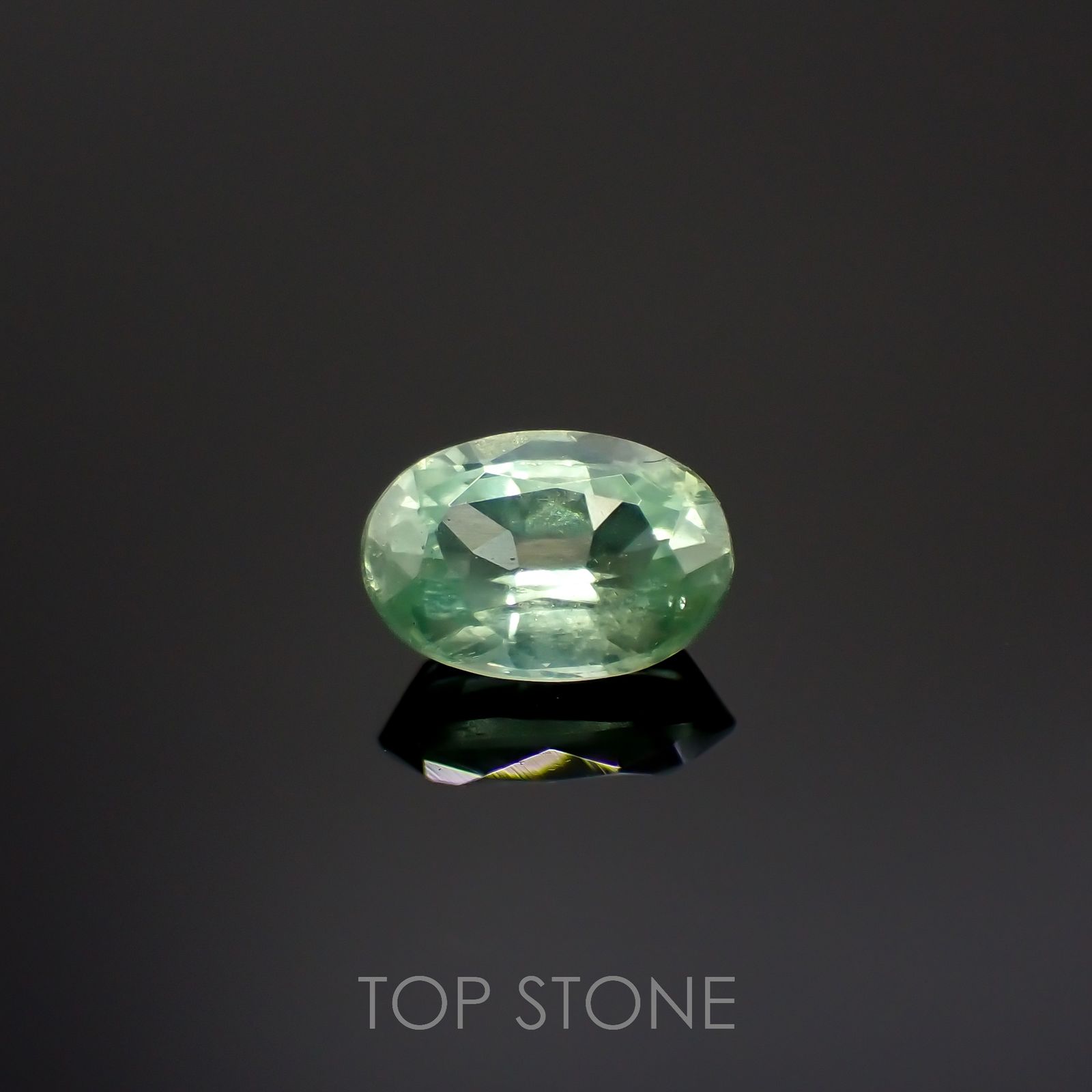 グリーンカイヤナイト(宝石名カイヤナイト)タンザニア産 0.67ct 識別済[220616671]6.1x4.1mm前後