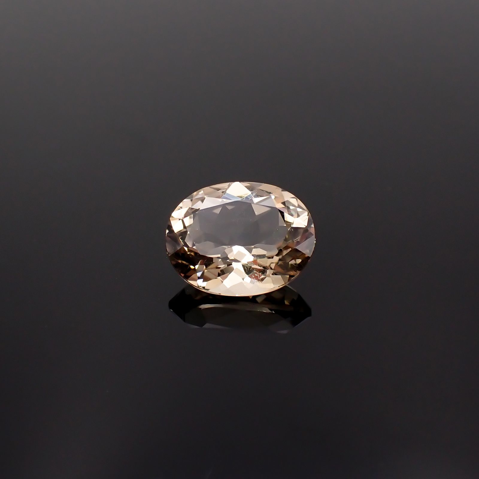 含バリウム・サニディン(宝石名サニディン)ドイツ産 2.59ct 識別済[231224977]10.4x8.2mm前後