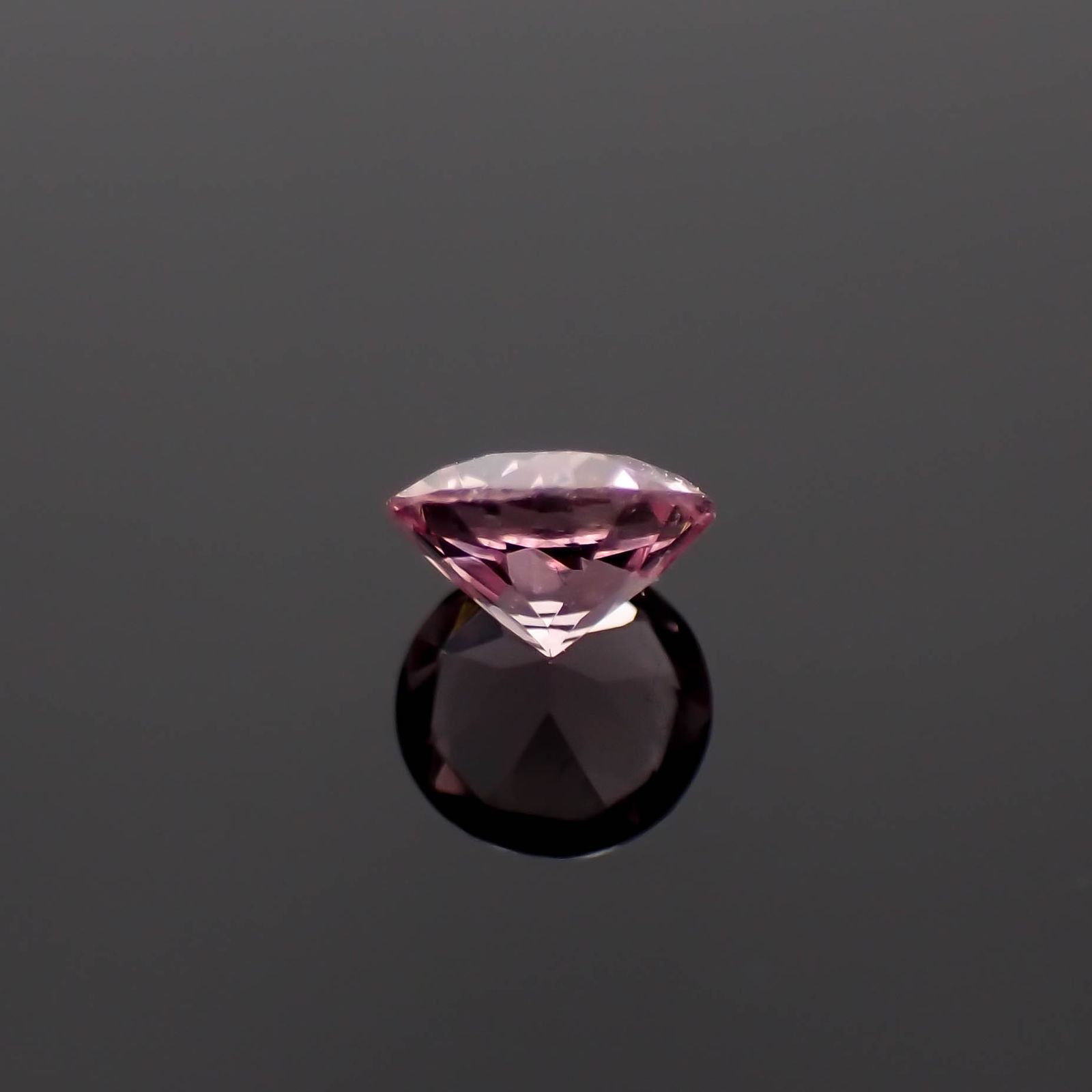 ドラゴンガーネット タンザニア産 0.49ct[230421462]4.8x4.8mm前後