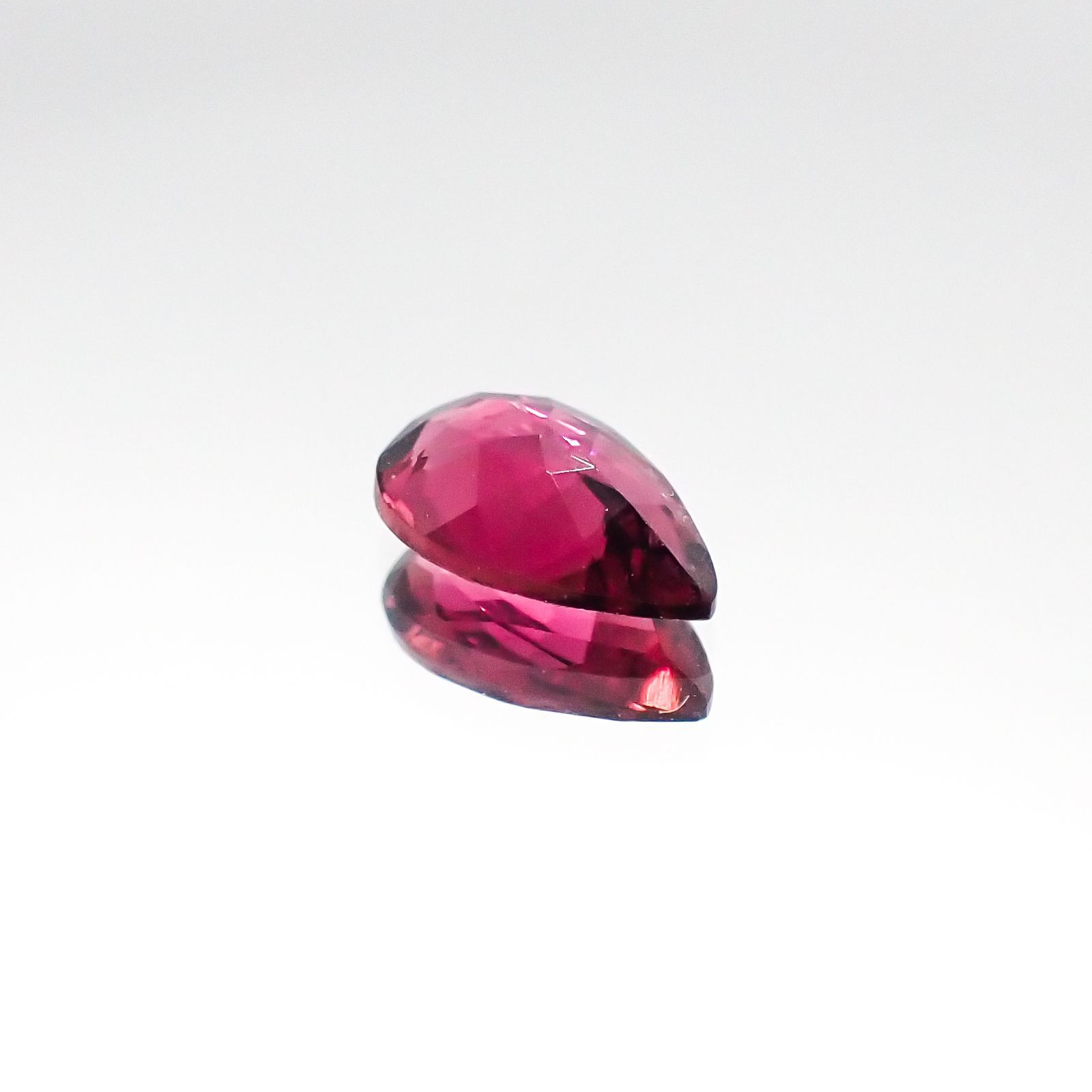 パープルトルマリン(宝石名パープル・トルマリン)ブラジル産 0.70ct 識別済[231023893]7.8x5.1mm前後