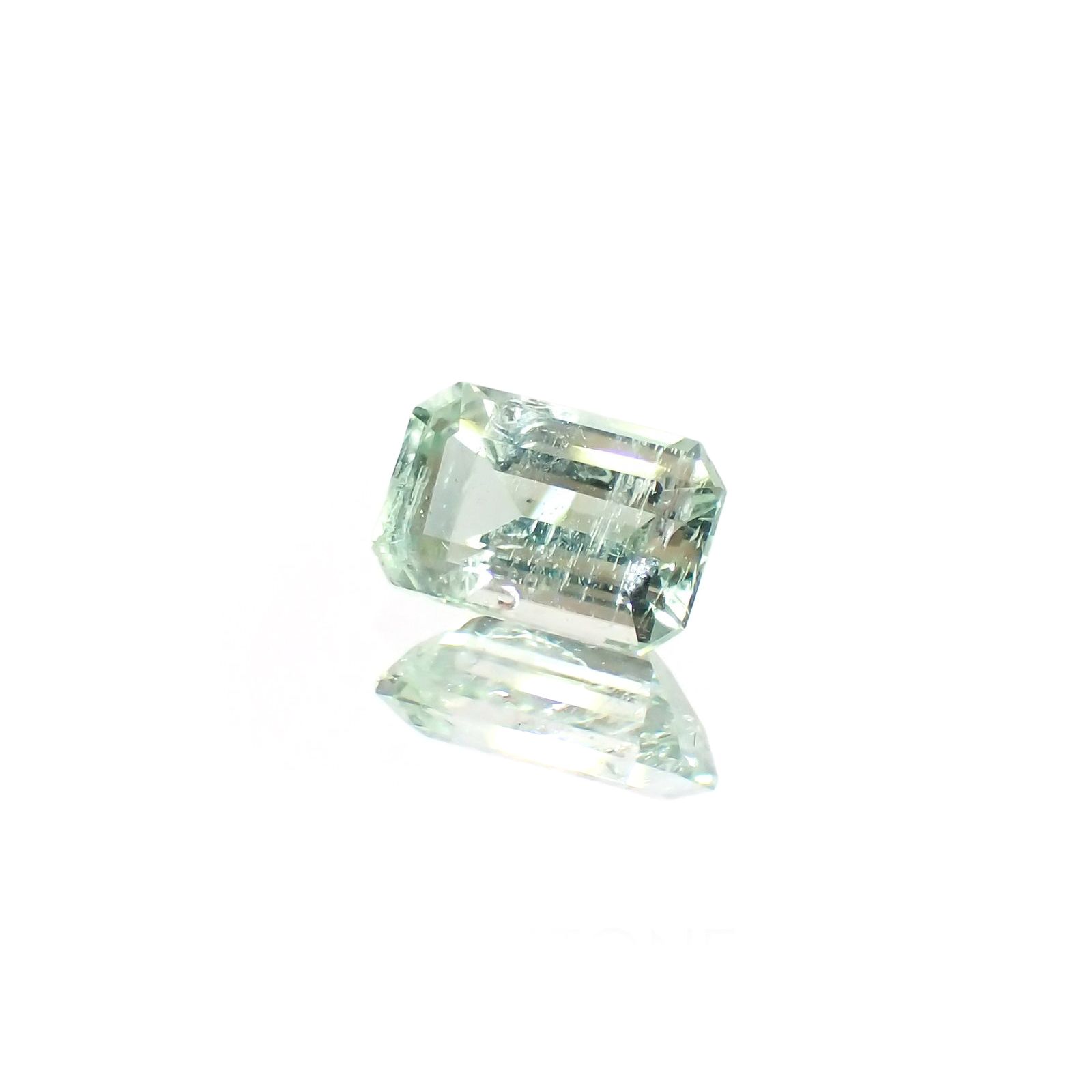 バナジウムコーネルピン(宝石名コーネルピン)タンザニア・タンガ州産 識別済 0.91ct / 6.7x4.4mm前後 [260815621]