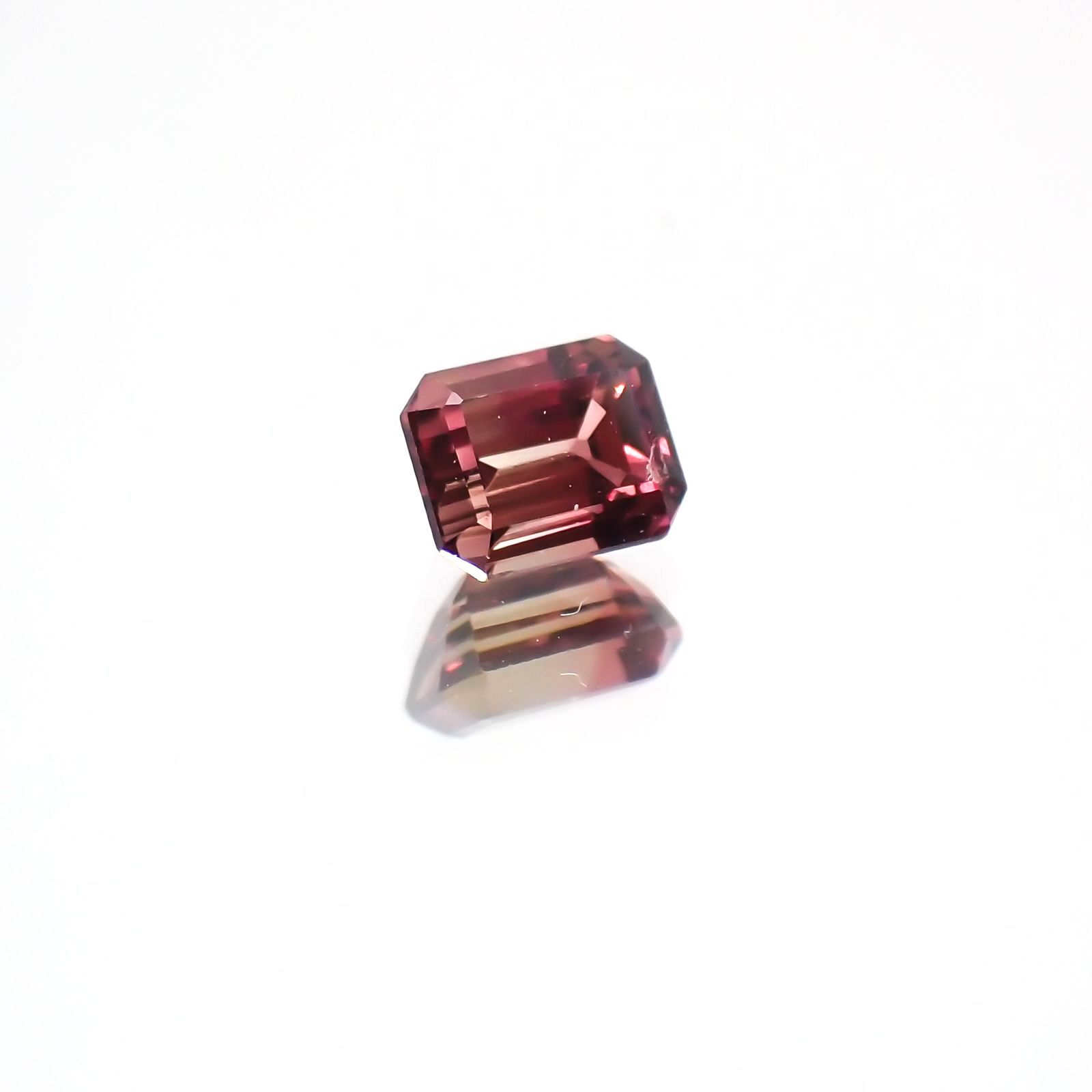 バイカラーサファイア(宝石名バイカラー・サファイア) タンザニア産 0.29ct 識別済[21069751]3.8×3.1mm前後