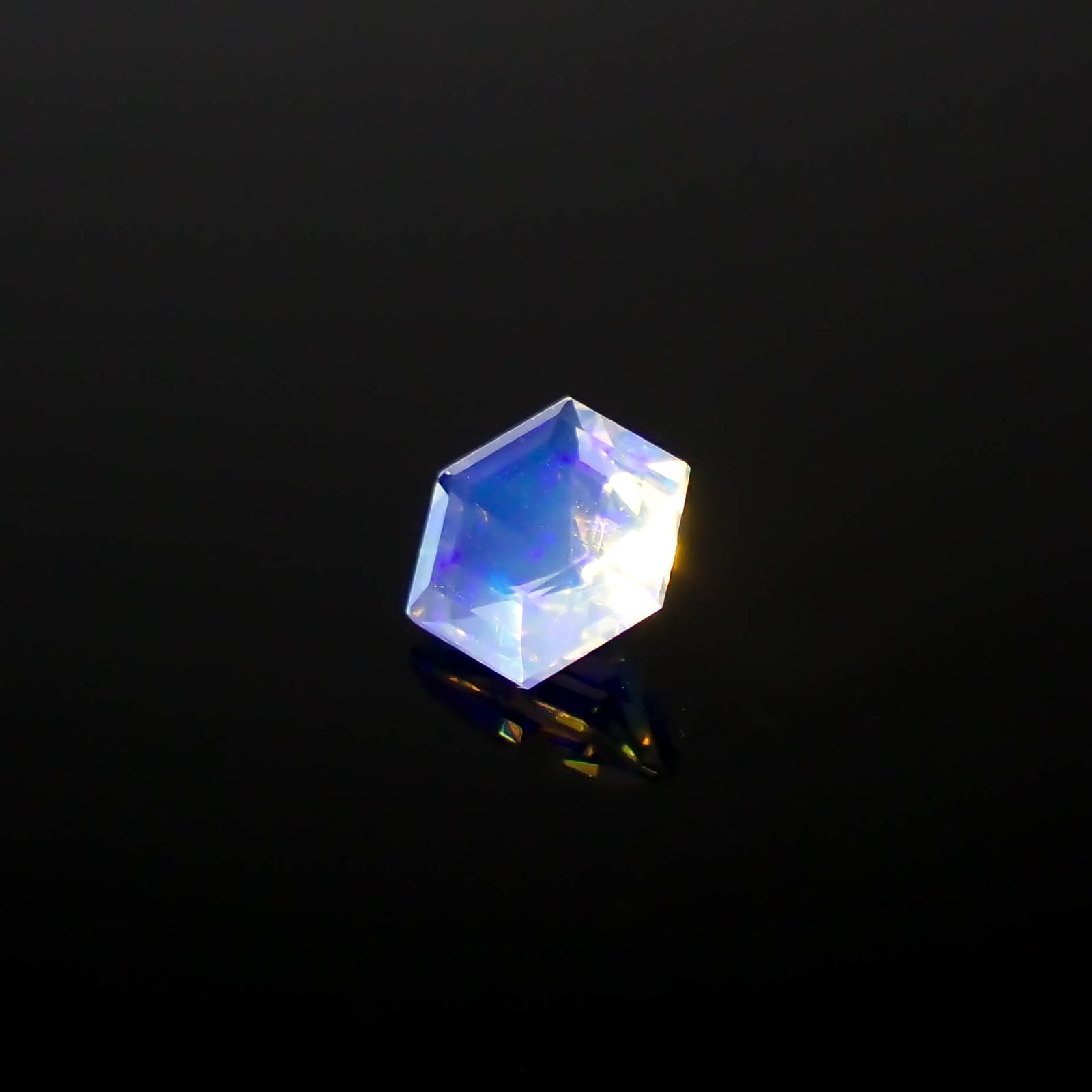 ◇ヘキサゴンカット◇エチオピアオパール エチオピア産 0.32ct[240226218]5.1x5mm前後