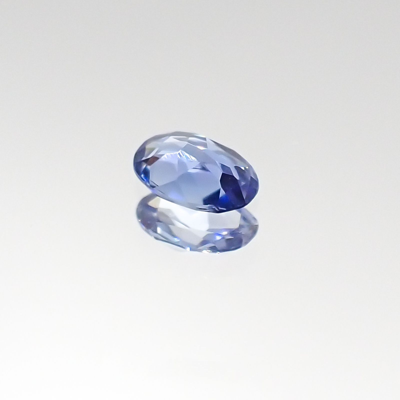 ベニトアイト(宝石名ベニトアイト) アメリカ・カリフォルニア州サンベニト産 0.176ct ソ付(彩珠)[20095850]4.3×2.9mm前後