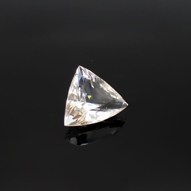 ポルサイト(宝石名ホワイト・ポルサイト)アメリカ合衆国産 9.206ct ソ付(彩珠)[221018954]14.3x16.8mm前後