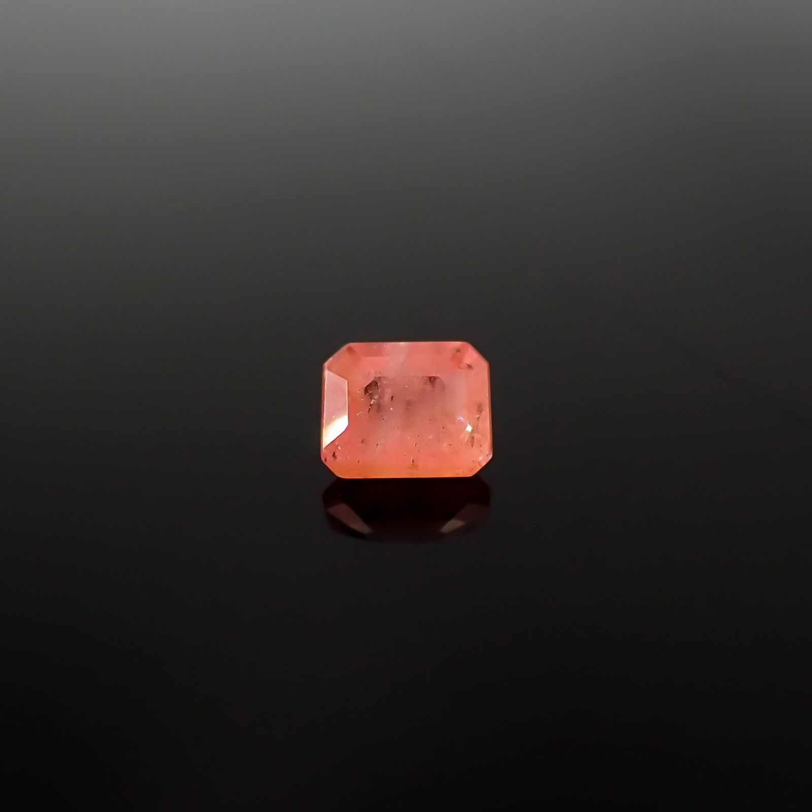 ヴェイリネナイト(宝石名ベイリネイト)パキスタン産 識別済 0.40ct / 4.6x3.7mm前後 [260432004]