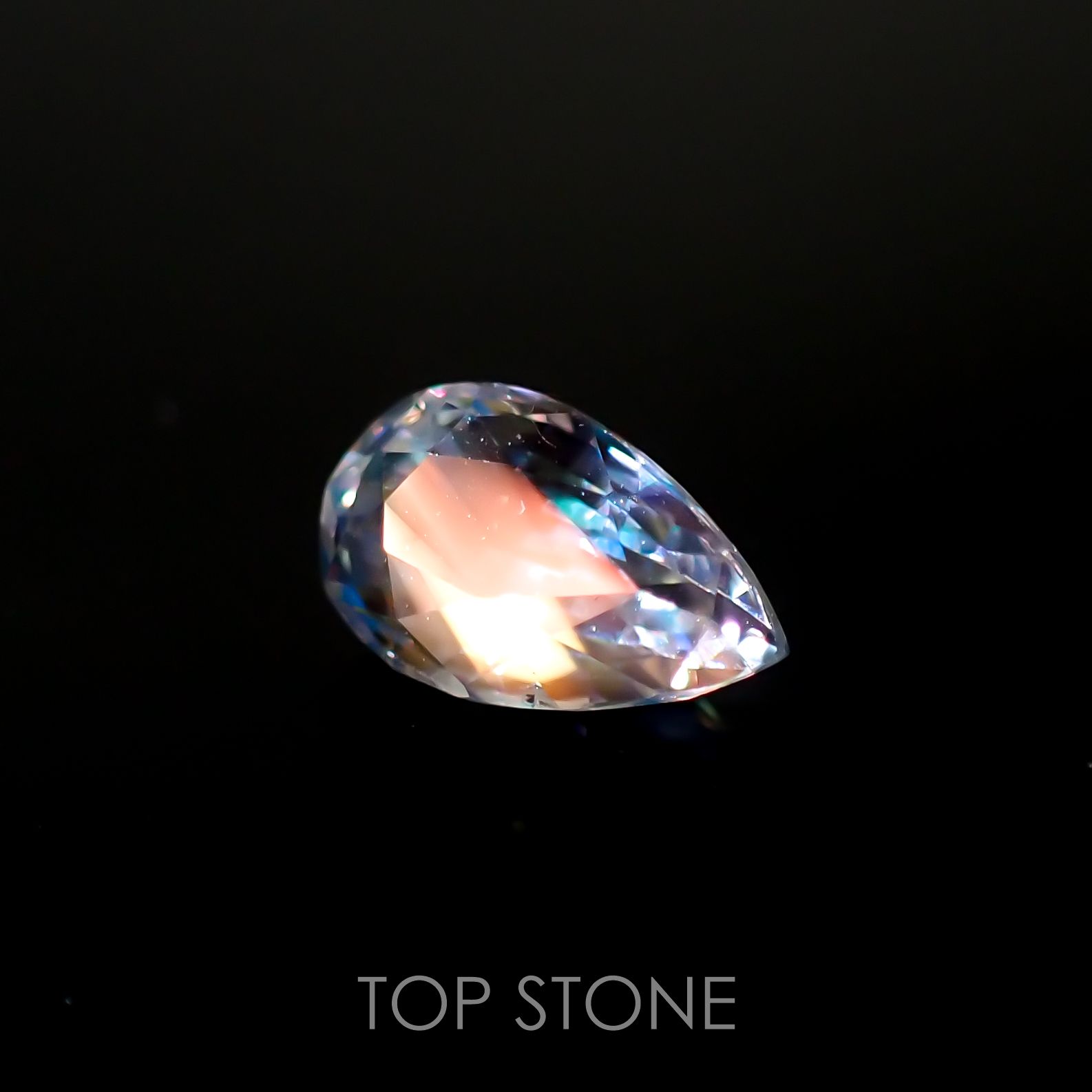 レインボームーンストーン(宝石名ラブラドライト)マダガスカル産 0.68ct 識別済[211113751]7.4x4.5mm前後