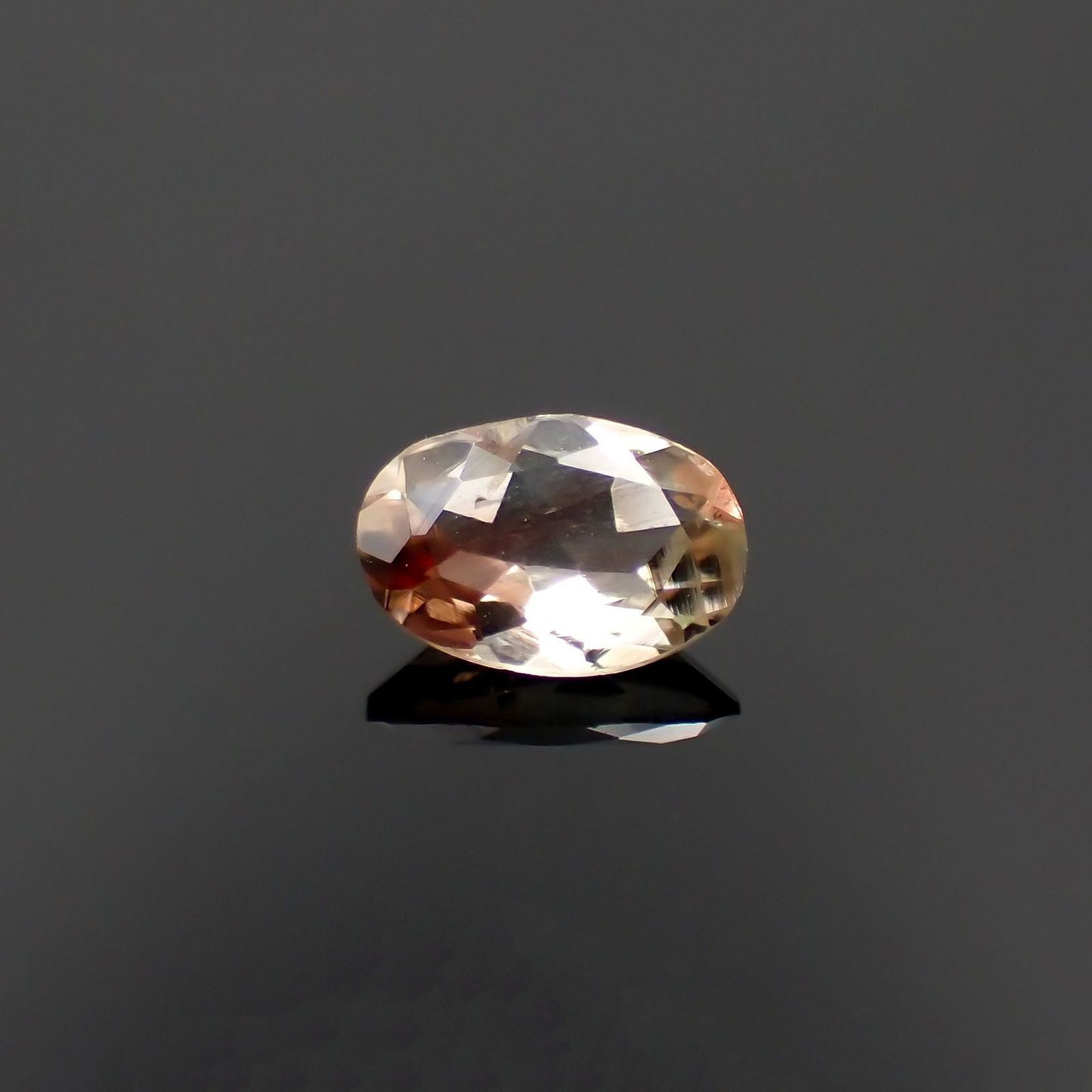 バイカラーアンデシン(宝石名アンデシン)チベット産 識別済 0.43ct / 6.4x4.2mm前後 [260320827]