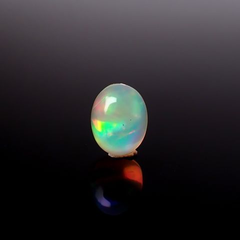 エチオピアオパール(宝石名オパール)エチオピア産 ソ付(彩珠) 1.647ct / 8.8x6.9mm前後 [260722912]