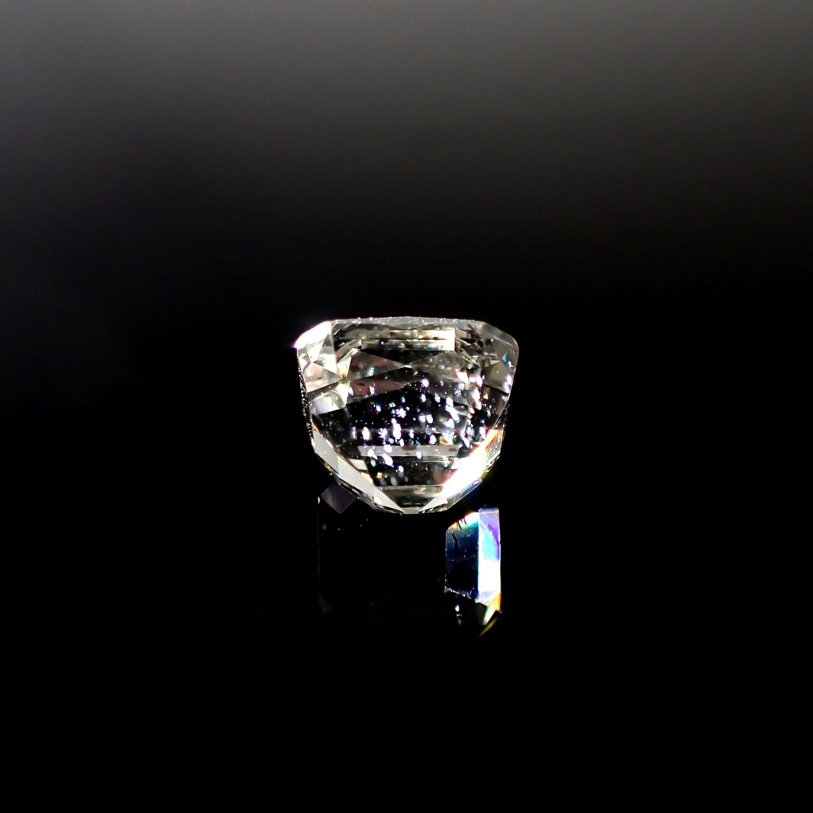 リリーパッドアパタイト フルオレッセンス アフリカ産 2.47ct [241129418]6.9x6.7mm前後