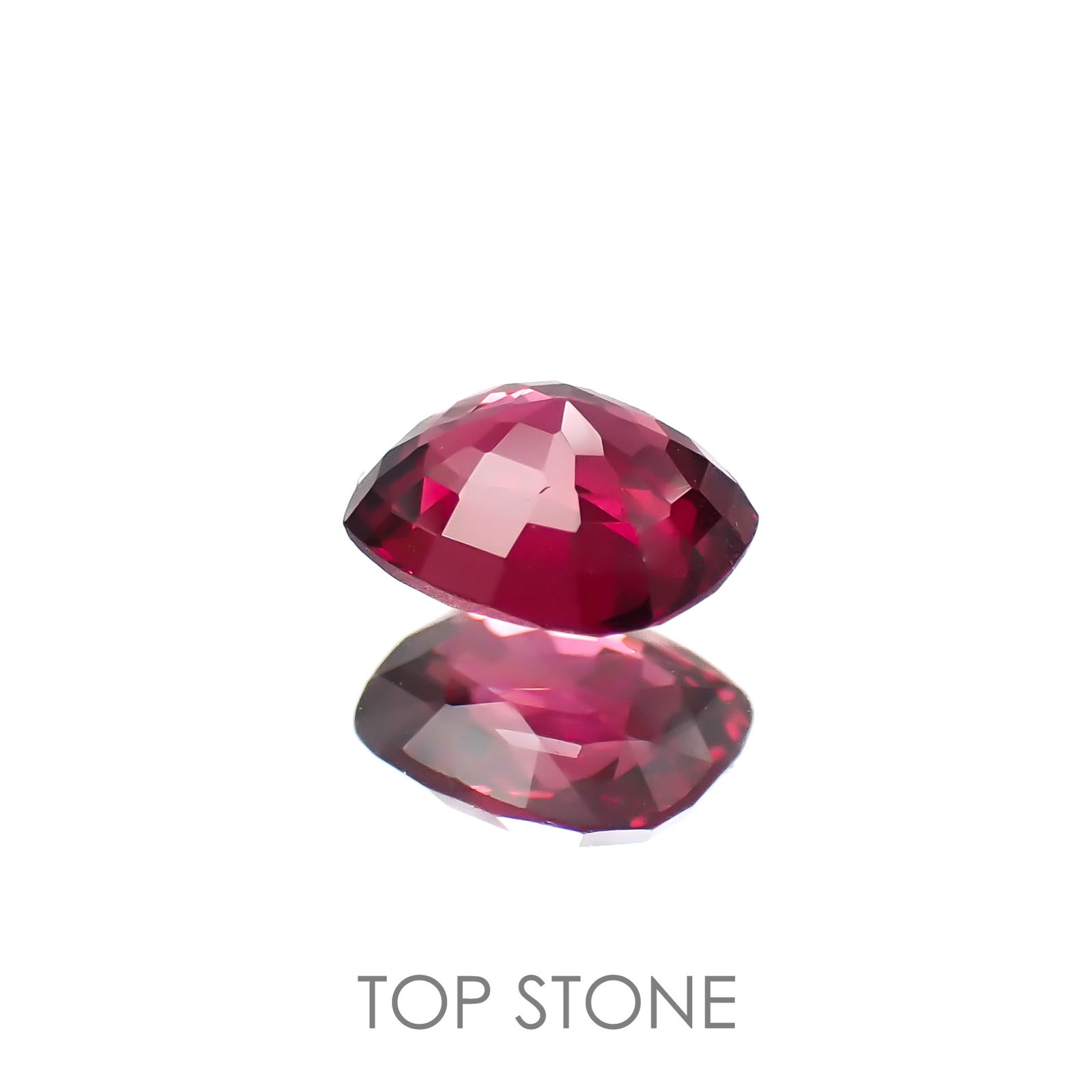 レッドスピネル(宝石名スピネル)ビルマ/マダガスカル産 0.75ct 識別済[220817541]5.9x4.9mm前後