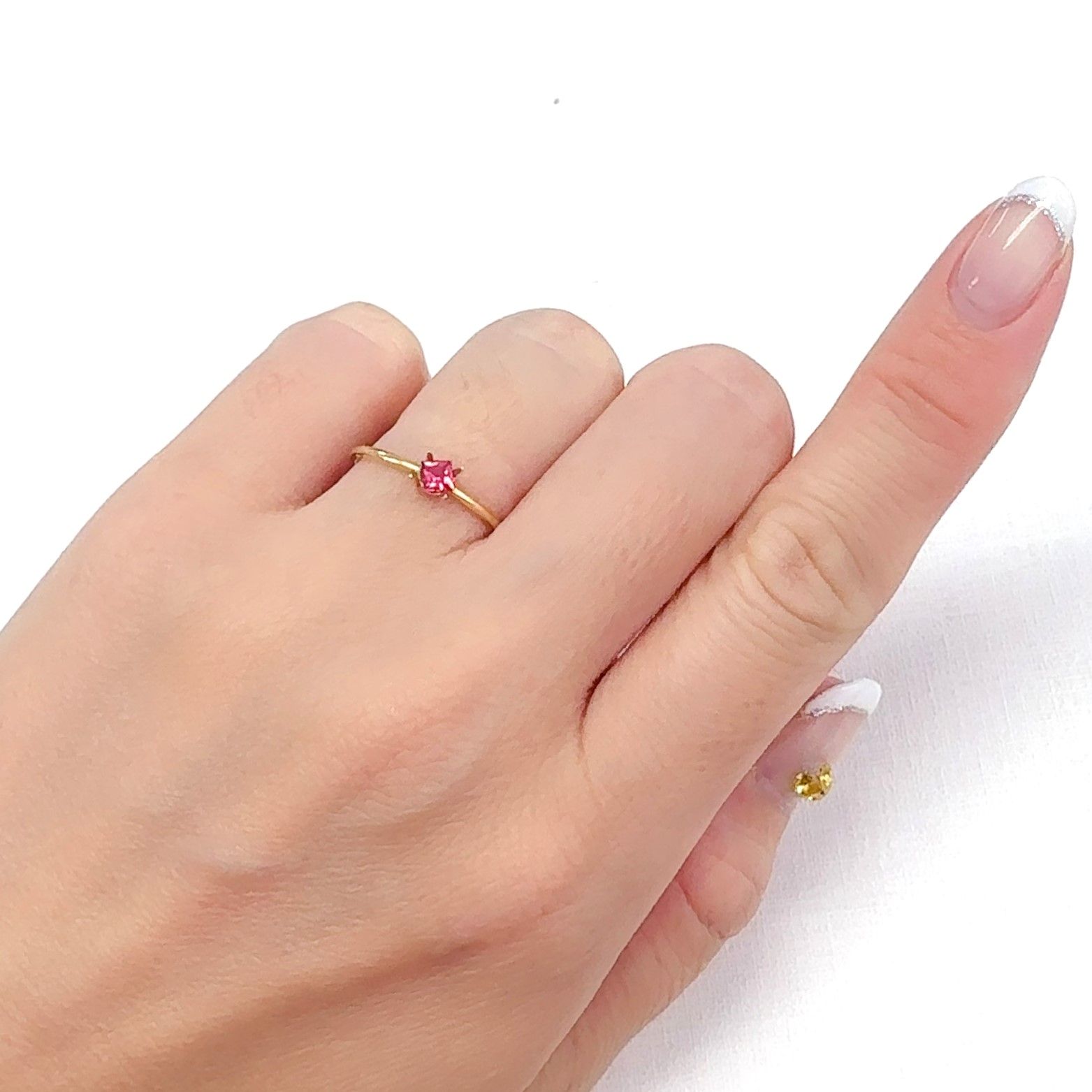 ◇プリンセスカット◇ホットピンクスピネル(宝石名ピンク・スピネル)タンザニア産 0.16ct 識別済[240828601]3x3mm前後