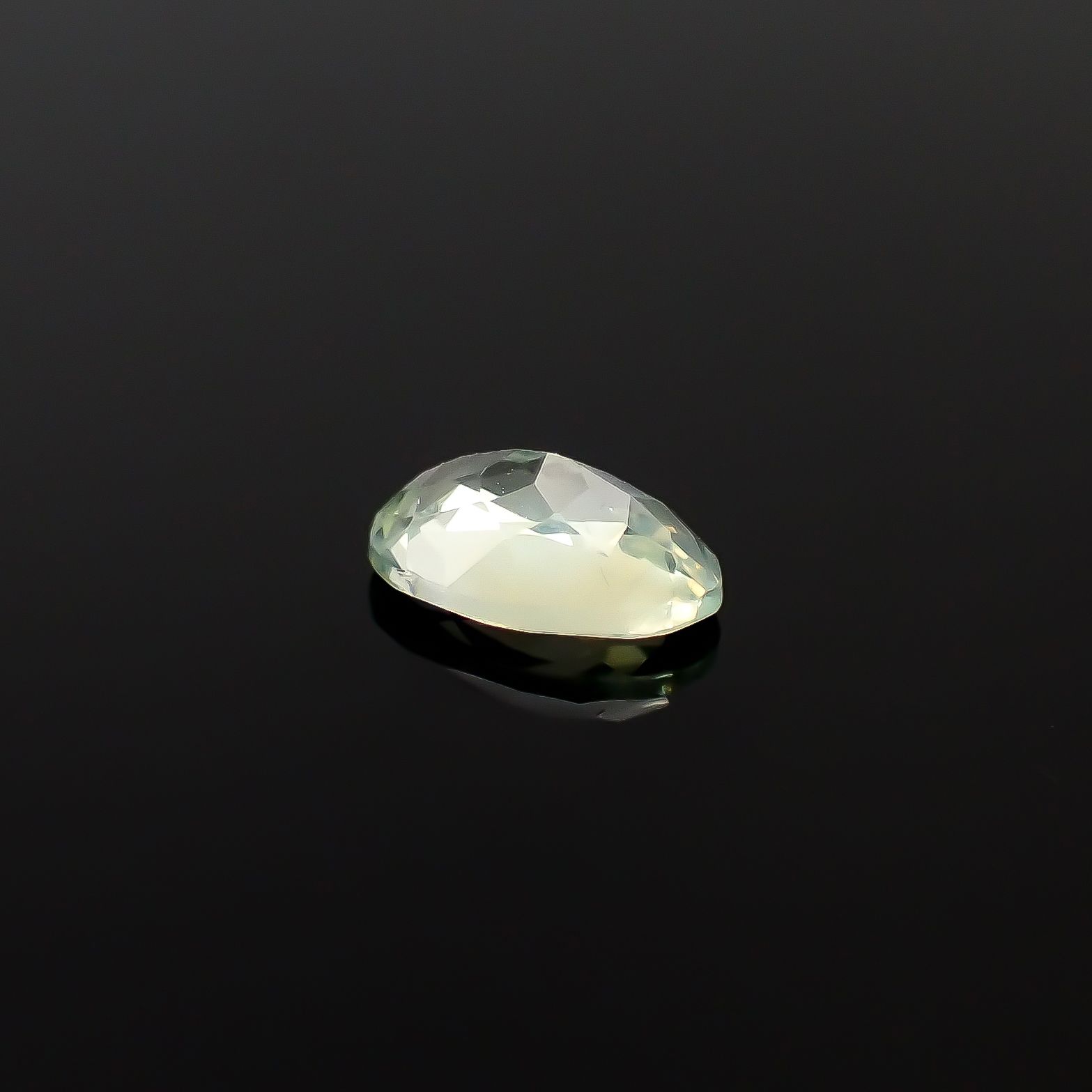 クリソベリルキャッツアイ スリランカ産 0.48ct [250329925]6.1x3.9mm前後