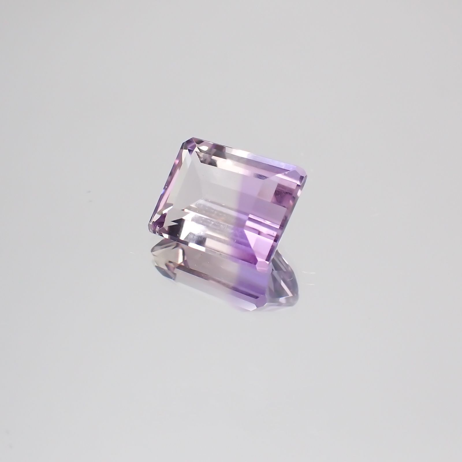 アワーグラスアメジスト(宝石名バイカラー・クォーツ)モロッコ産 3.75ct 識別済[231124280]10.3x8.2mm前後