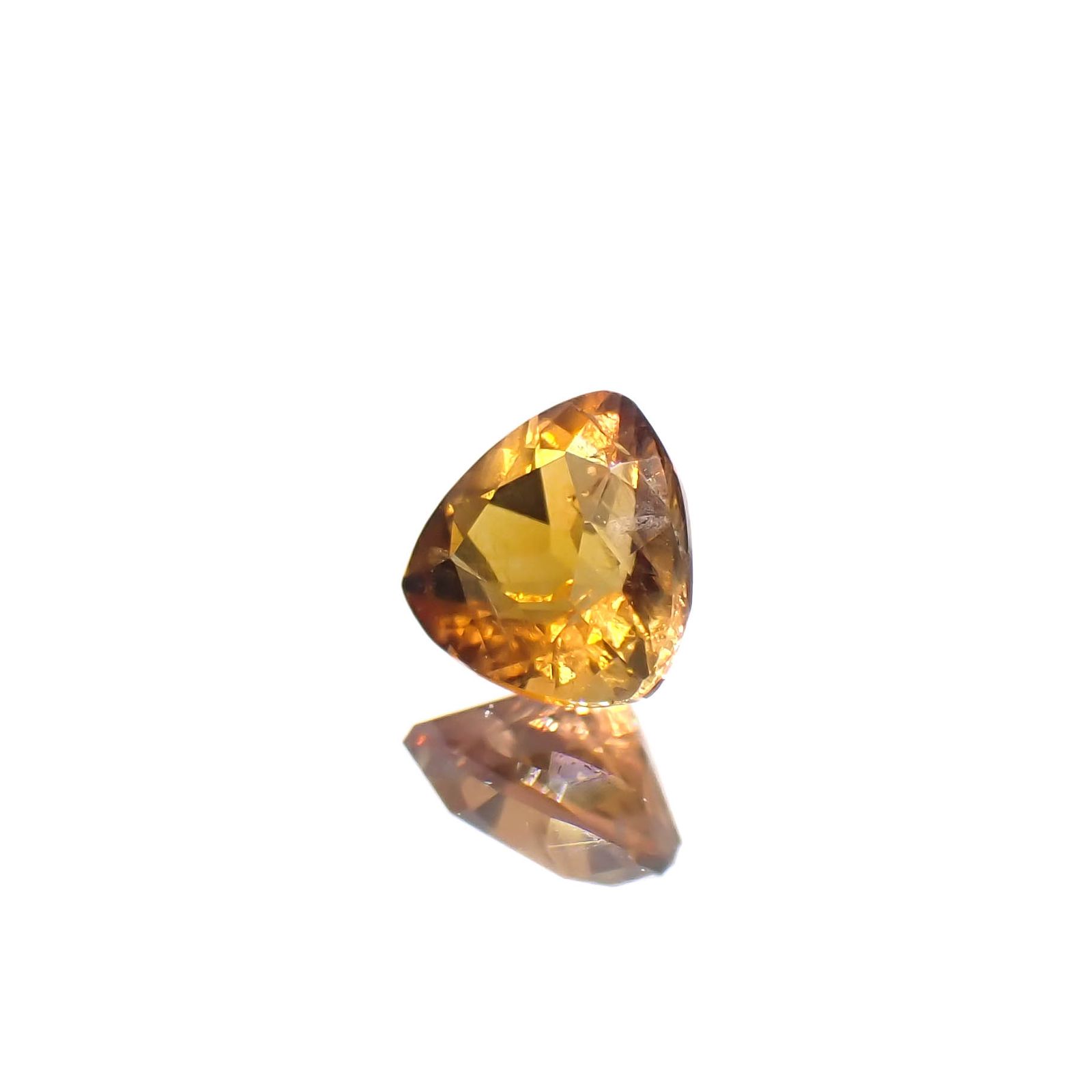 ゴールデンアイオライト マダガスカル産 0.16ct[240527665]3.7x3.6mm前後