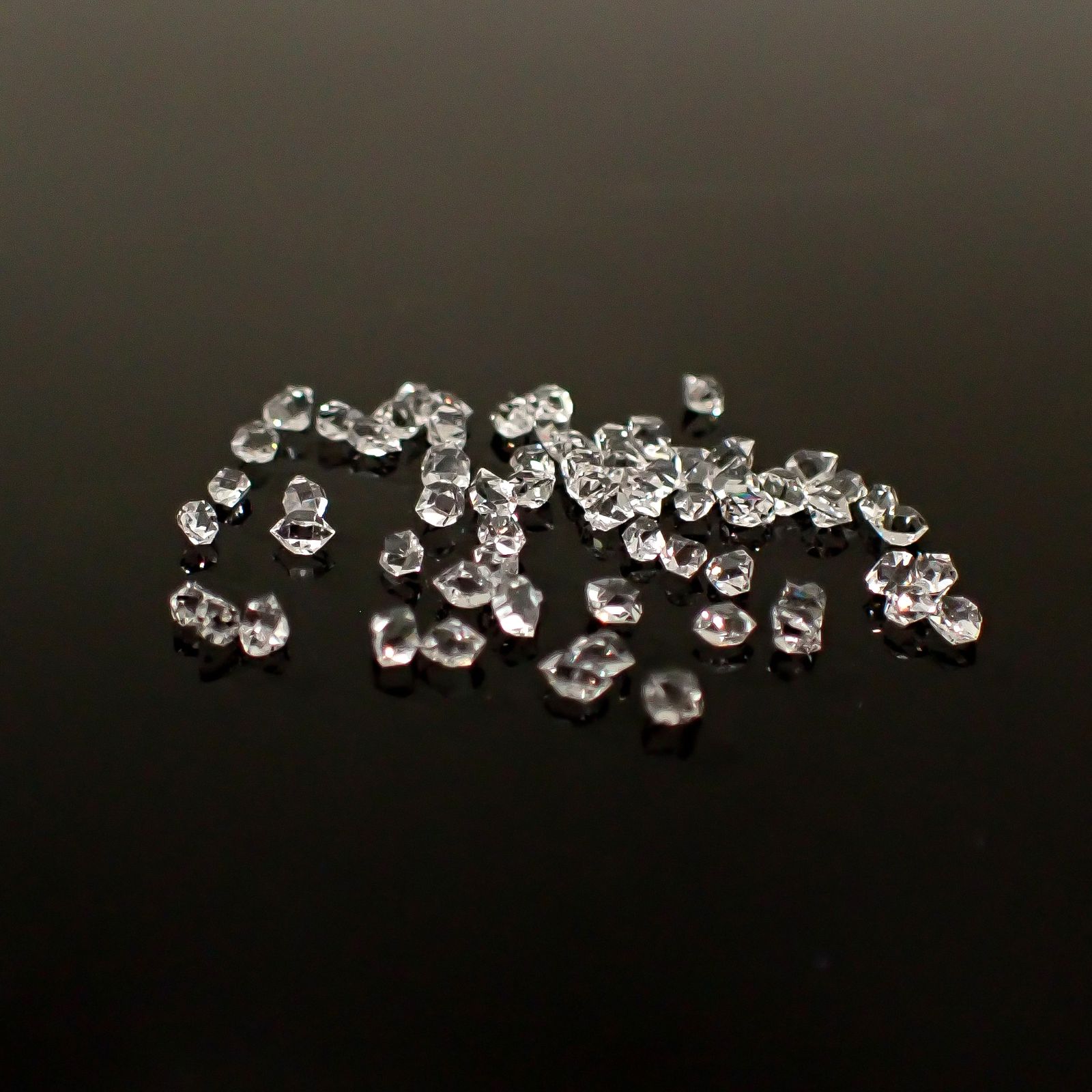 ◇メレセット◇ハーキマーダイヤモンド 原石 アメリカ・ニューヨーク州産 1.75ct / 1.7-2.5x1.2-1.7mm前後 [260231704]