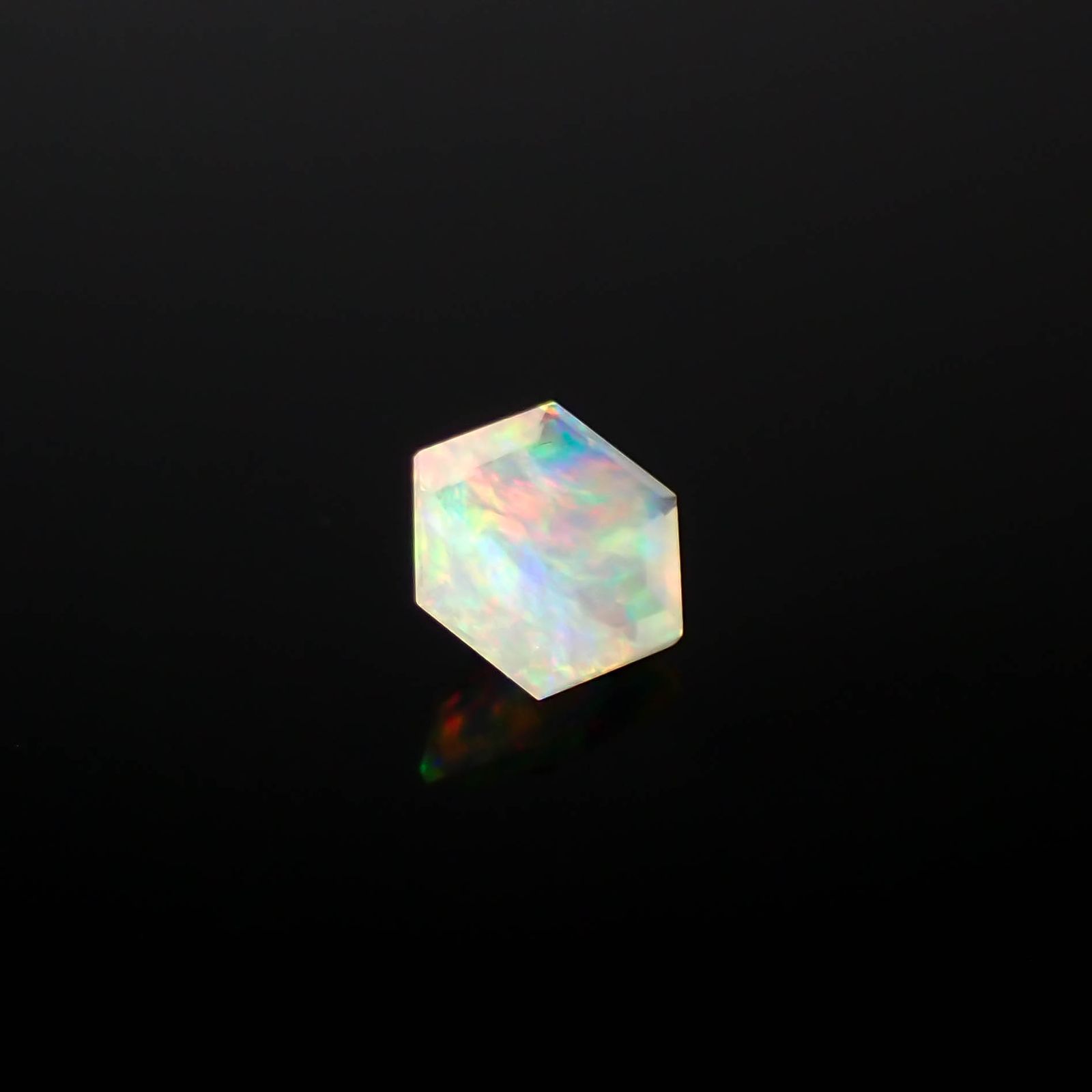 ◇ヘキサゴンカット◇エチオピアオパール エチオピア産 0.24ct[240226216]4.8x4.7mm前後