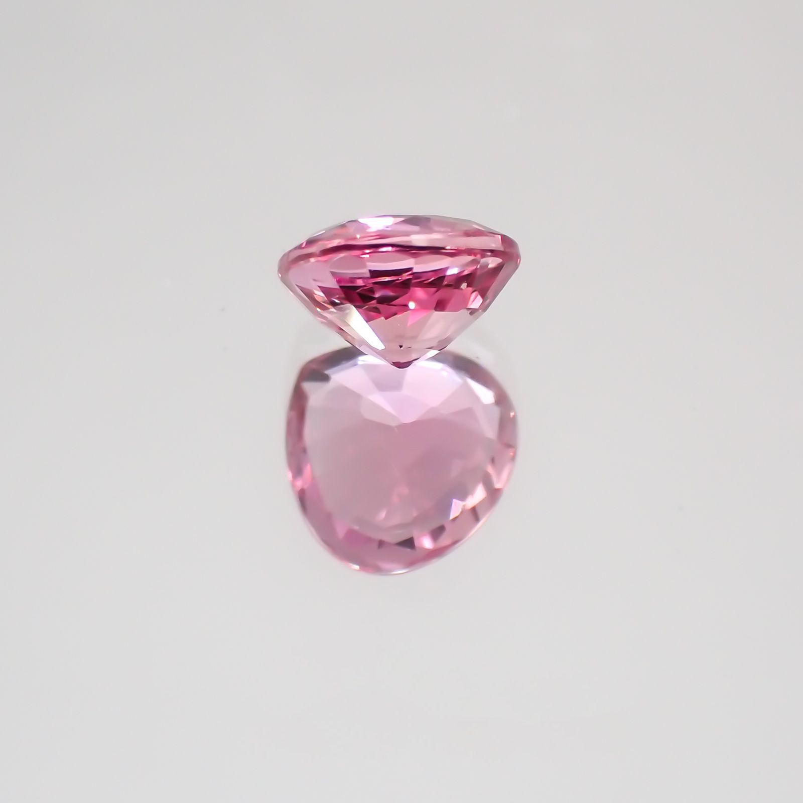 パパラチャサファイア スリランカ産 0.595ct  DGL鑑付[21019429]5×5.1mm前後