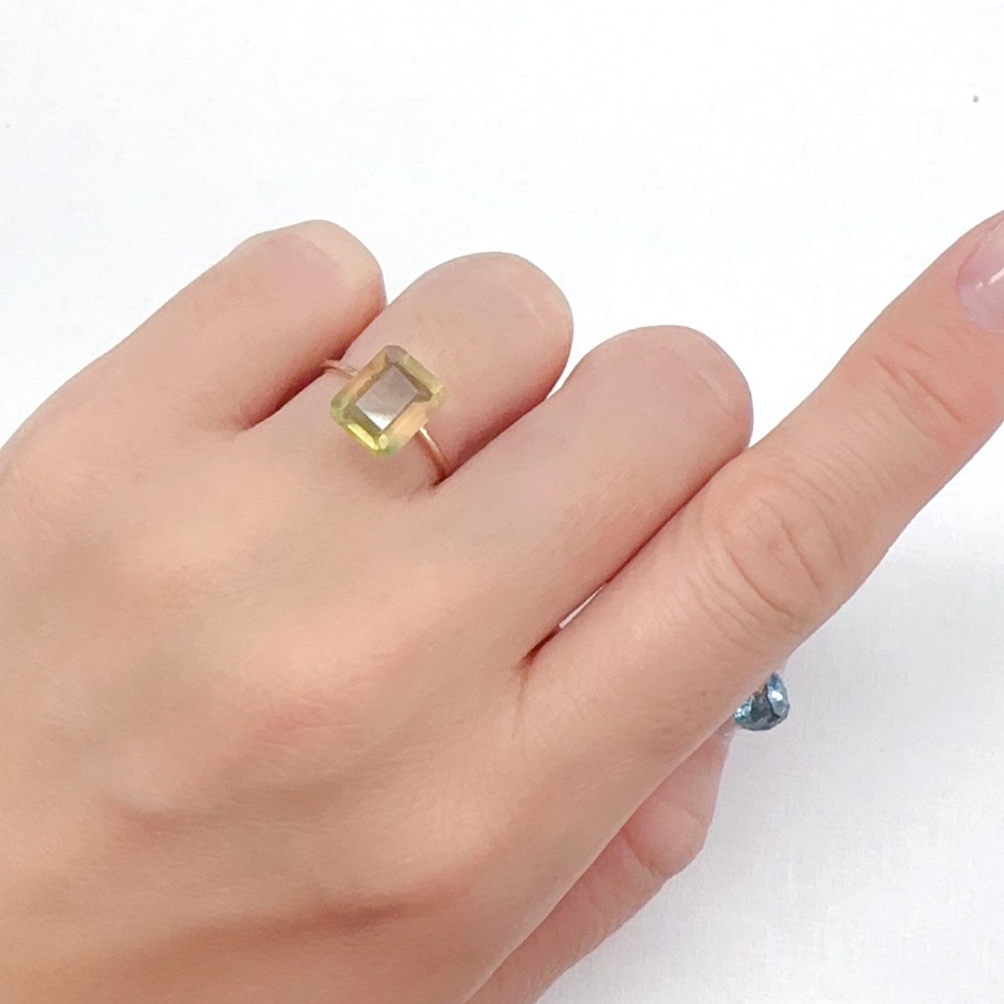 パーティカラーフローライト フルオレッセンス ブラジル産 3.44ct[240326908]9.7x7.8mm前後