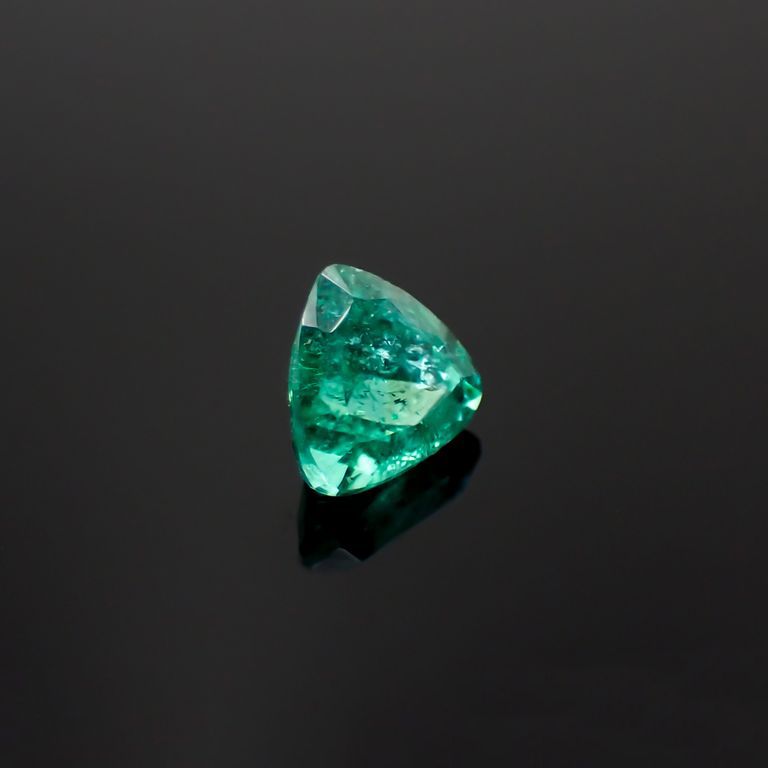 パライバトルマリン(宝石名トルマリン/別名パライバ・トルマリン)ブラジル・キントス鉱山産 0.468ct ソ付(宝貴協)[221018728]5x4.9mm前後