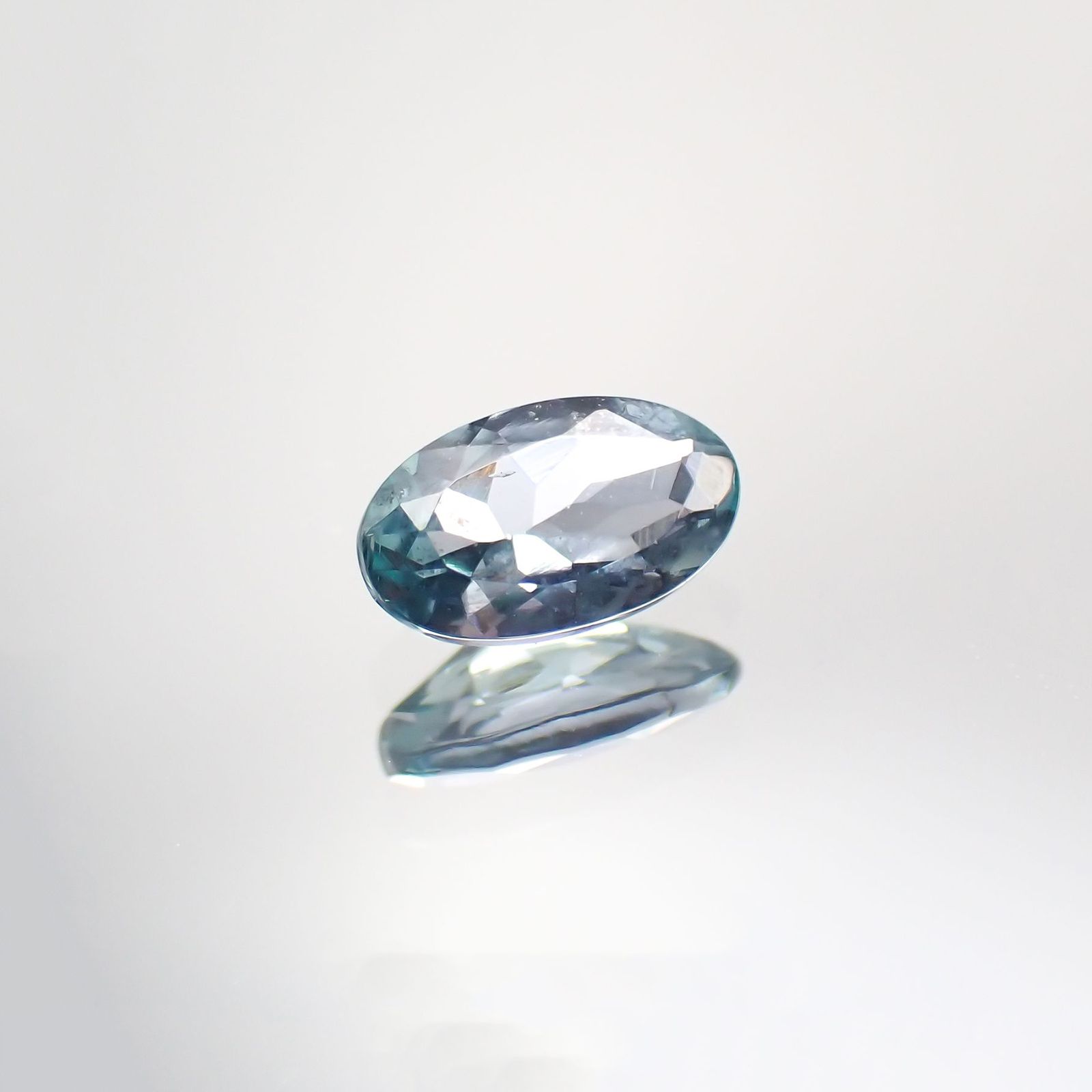 ブルーグリーンコーネルピン(宝石名コーネルピン)タンザニア産 0.19ct 識別済[240219232]4.5x2.6mm前後