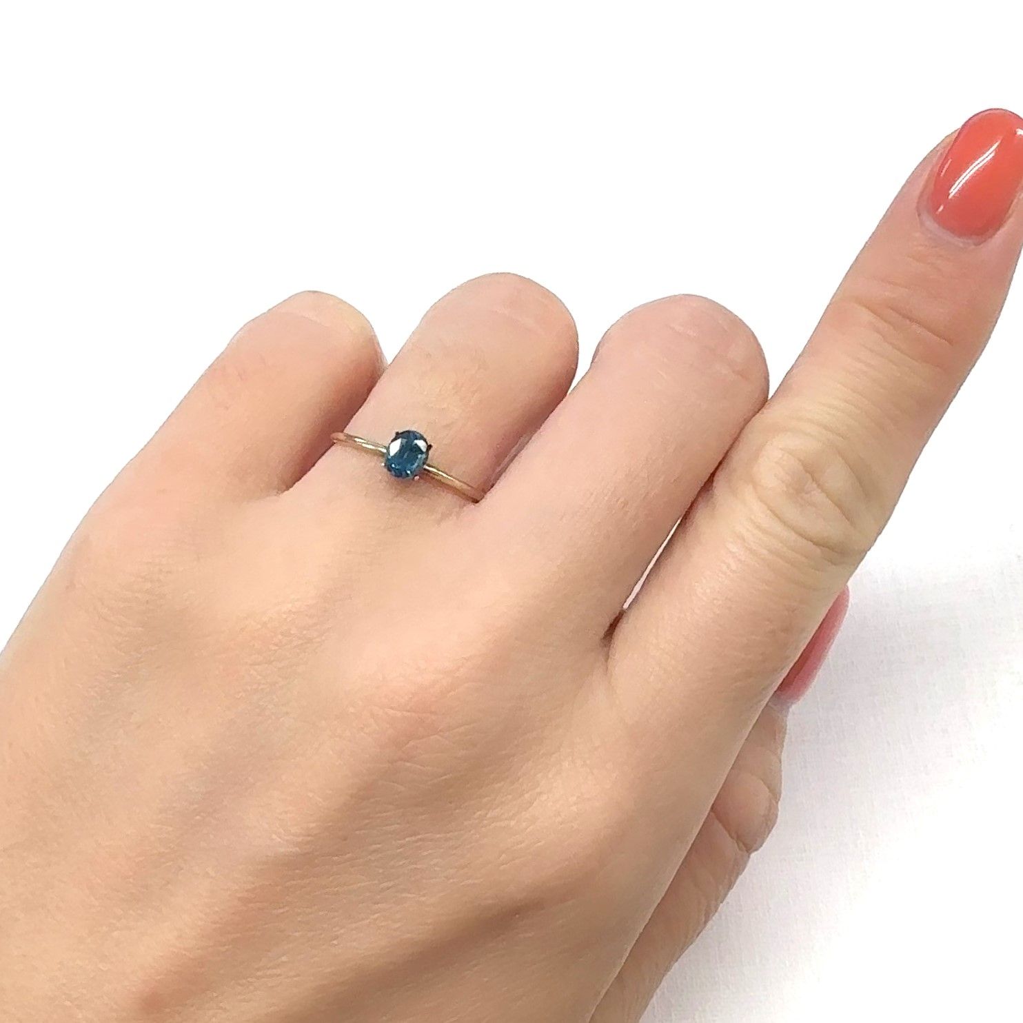 オーシャンブルーカイヤナイト(宝石名カイヤナイト)インド・オリッサ州産 0.54ct 識別済[240929160]5.1x4.1mm前後