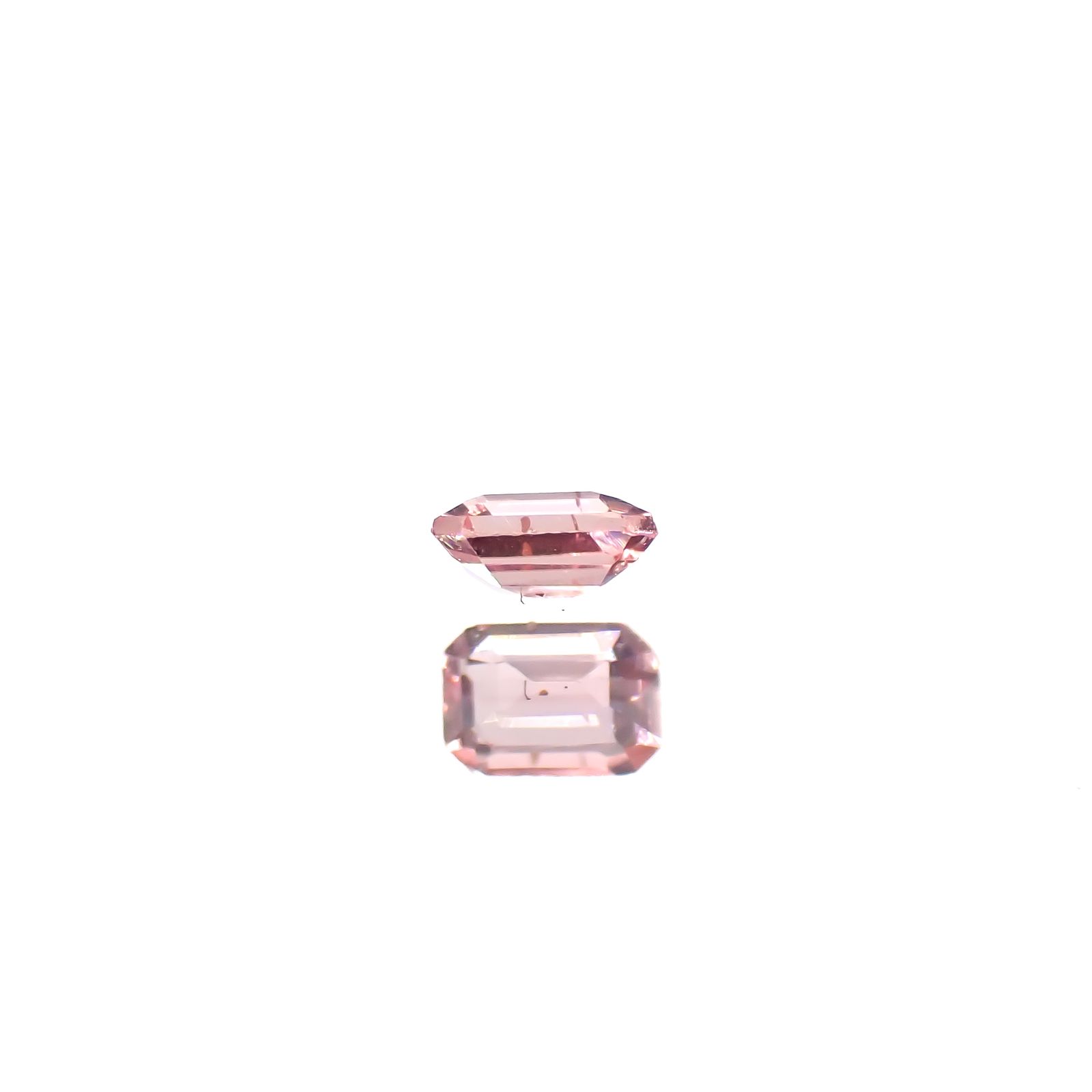 ヴェイリネナイト(宝石名ベイリネナイト)パキスタン産 0.043ct 識別済[240628344]2.4x1.7mm前後
