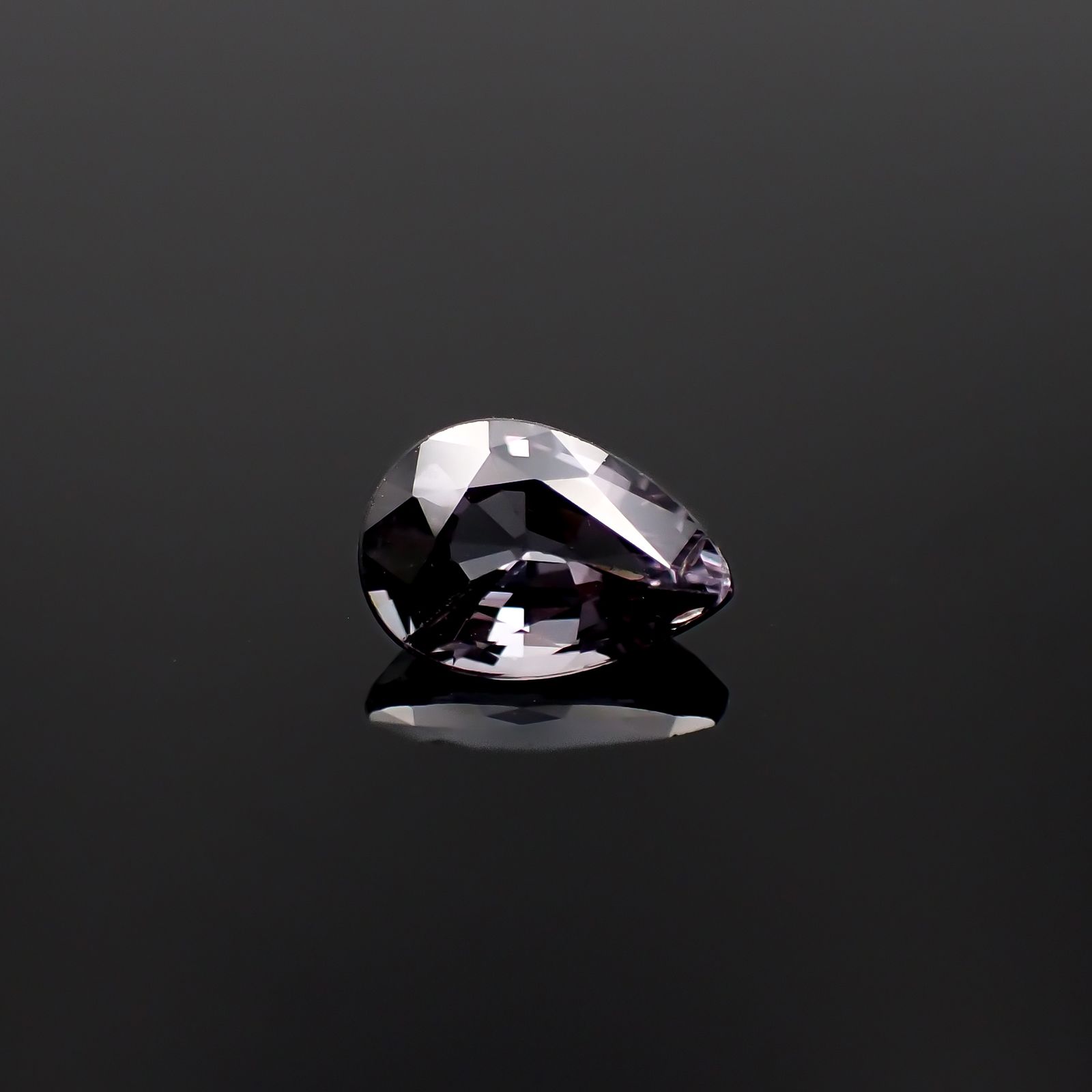 ベキリーブルーガーネット（カラーチェンジガーネット アレキタイプ）(宝石名ガーネット)マダガスカル・ベキリー産 1.06ct 識別済[231224534]7.7x5.5mm前後