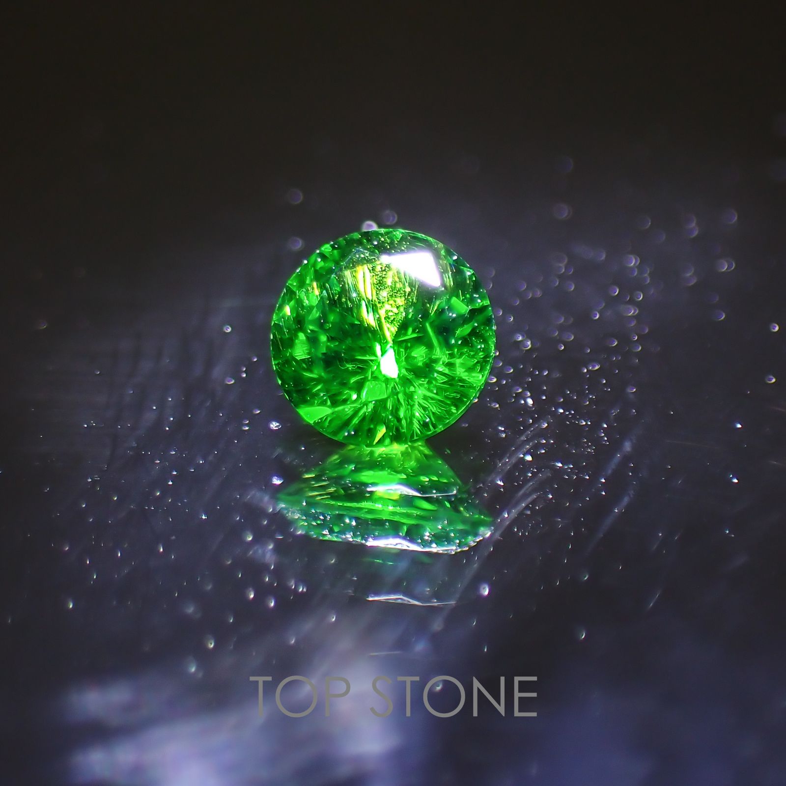デマントイドガーネット(宝石名デマントイド・ガーネット)  ロシア産 0.166ct ソ付(彩珠)[210410514]3.3×3.3mm前後