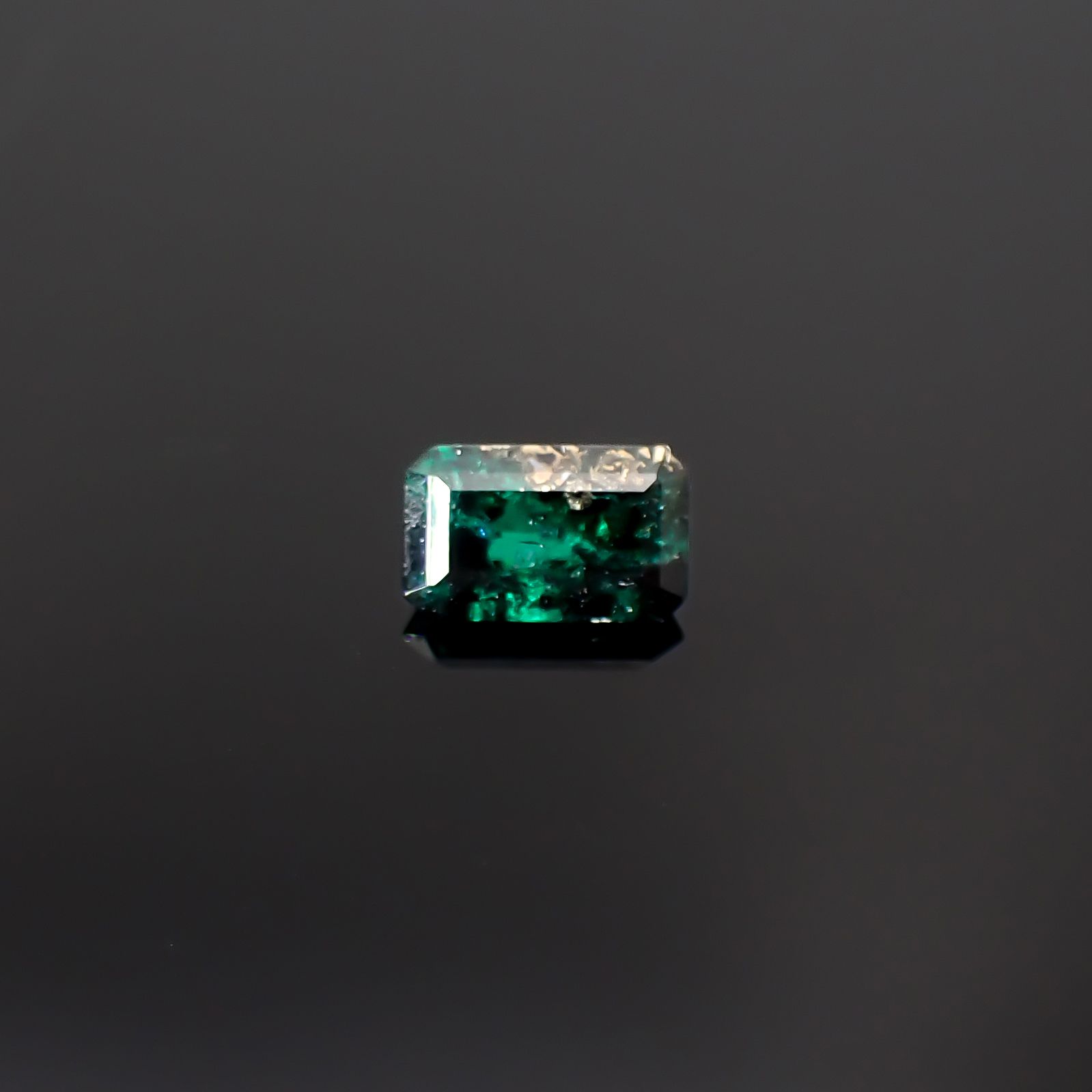 パイライトインエメラルド コロンビア産 0.25ct / 5x3mm前後 [260532127]