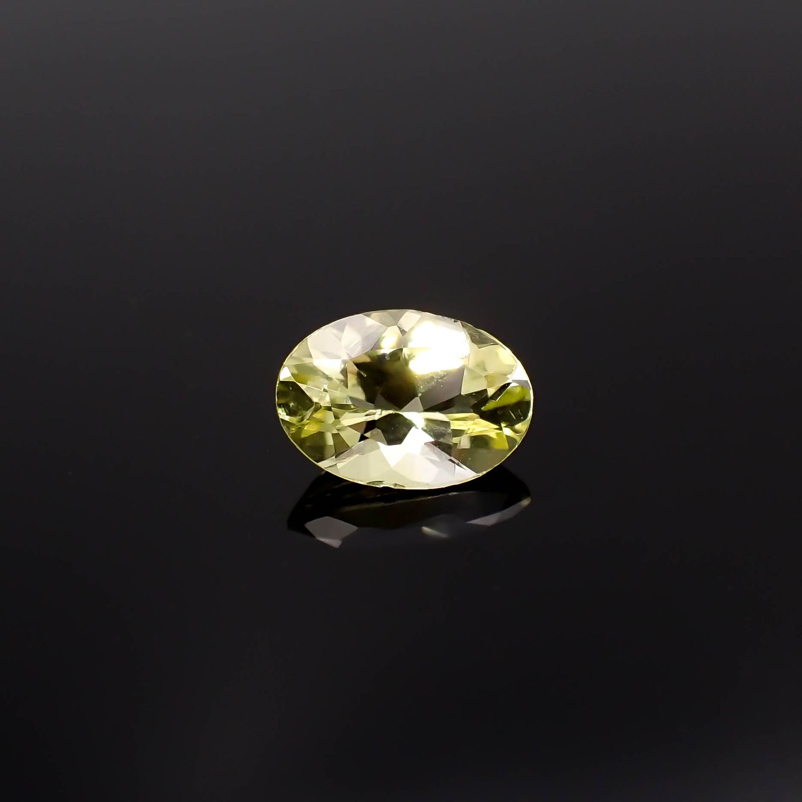 イエローダンビュライト タンザニア産 0.67ct[240125463]7x4.9mm前後